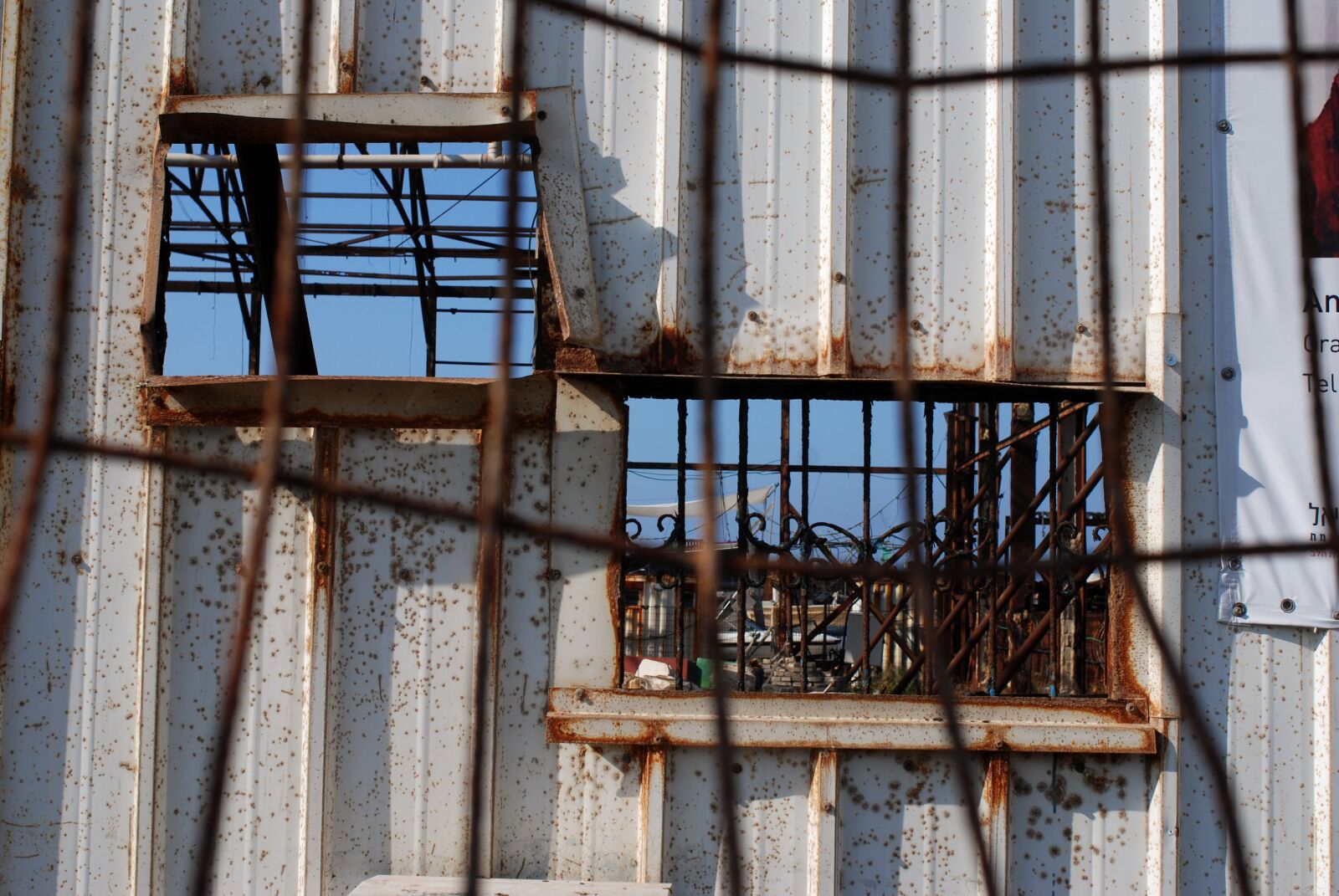 Nikon D80 sample photo. Windows, rust, old photography