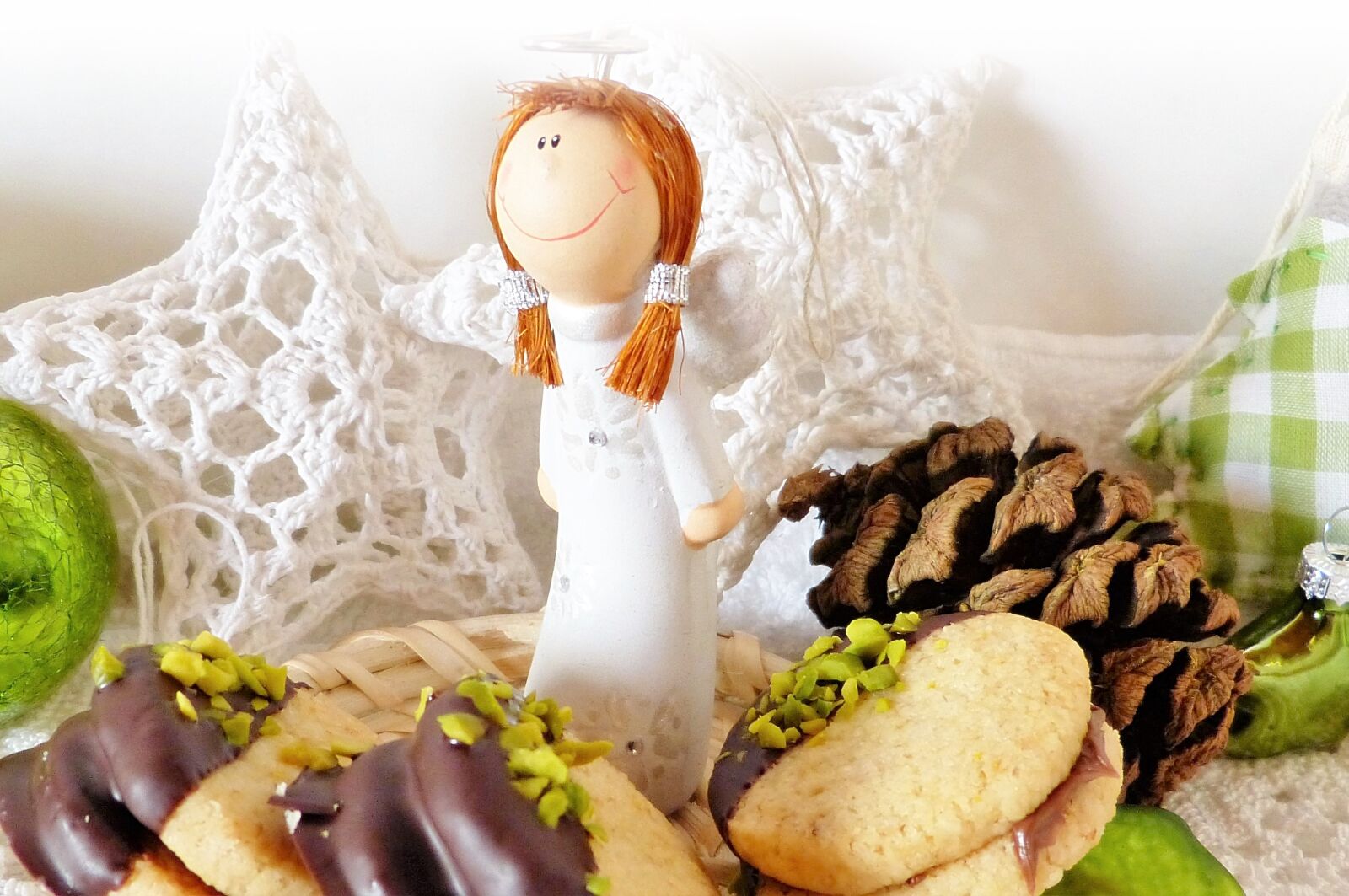 Panasonic Lumix DMC-FZ150 sample photo. Christmas angel, cookie, christmas photography