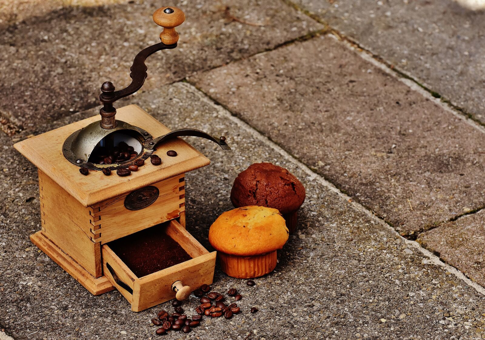 Nikon D7200 sample photo. Grinder, muffin, cake photography