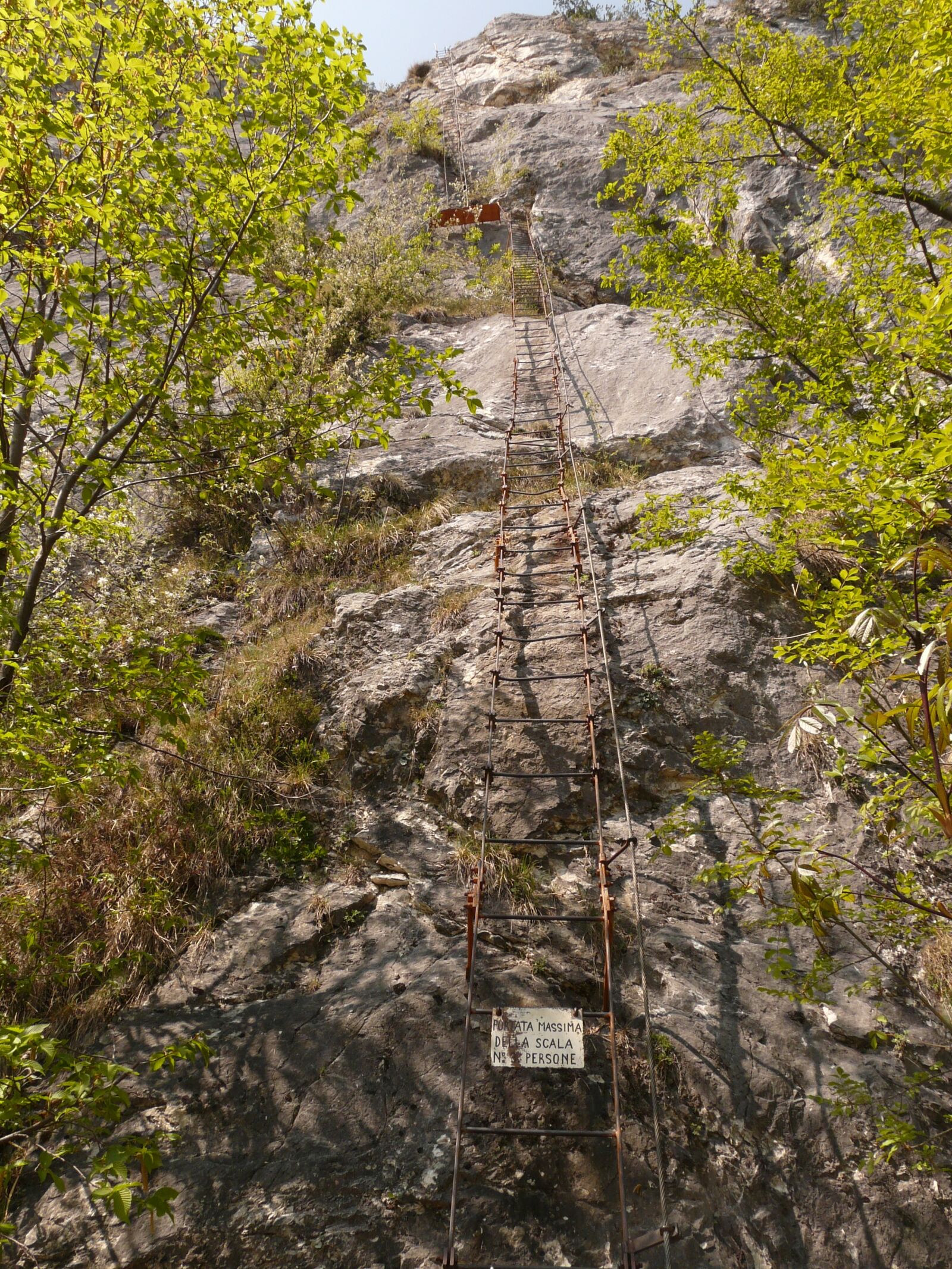 Panasonic DMC-FZ18 sample photo. Via dell'amicizia, climbing platform photography