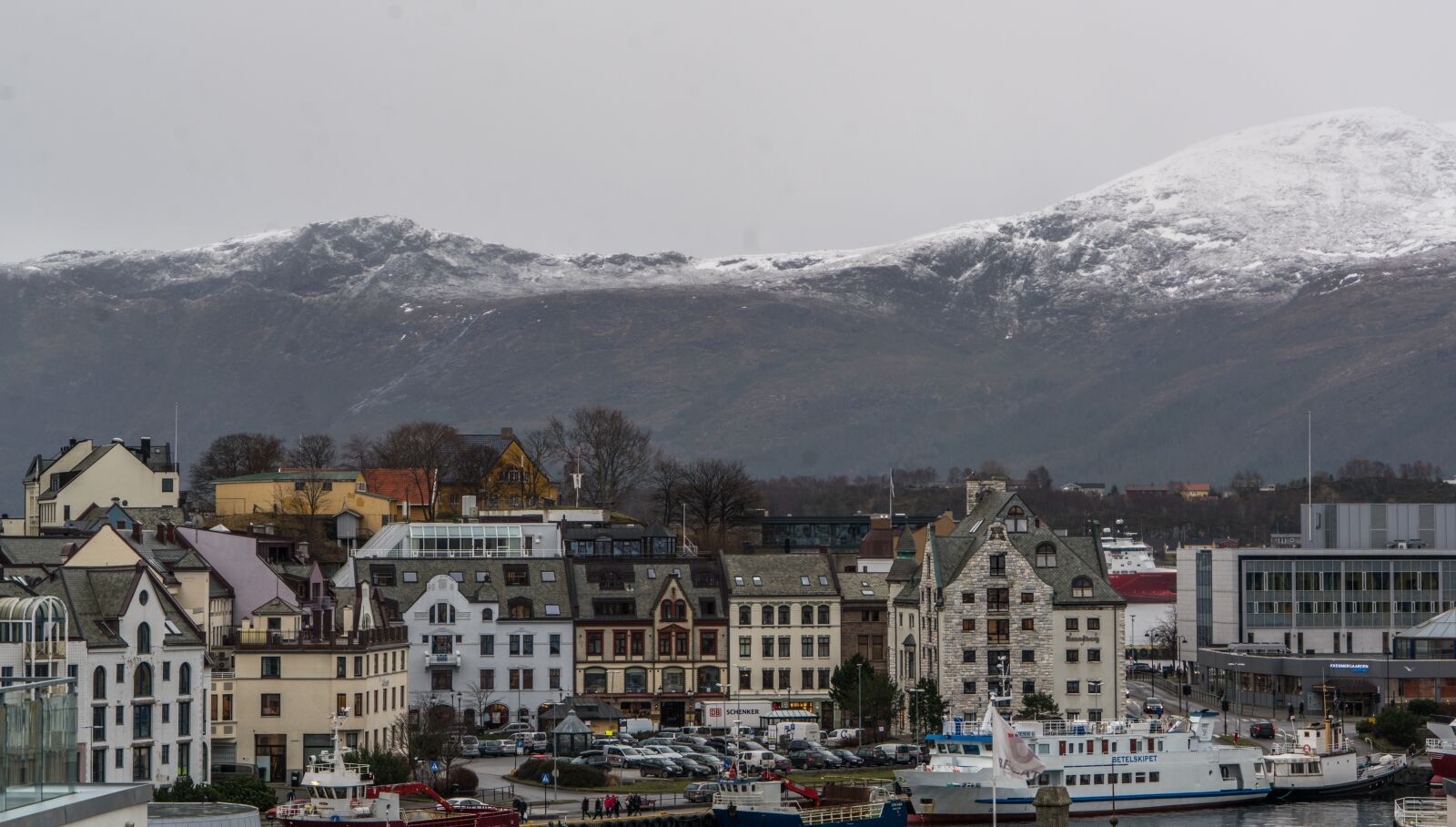 Sony a7R II + Sony FE 24-240mm F3.5-6.3 OSS sample photo. Norway coast, alesund, mountains photography