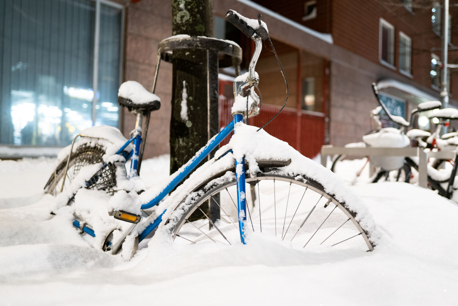 SUMMILUX 1:1.7/28 ASPH. sample photo. Bicycle after snowstorm photography