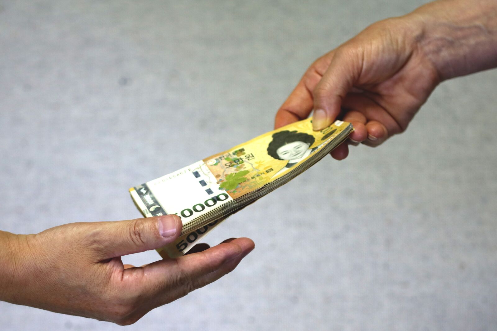Canon EOS 750D (EOS Rebel T6i / EOS Kiss X8i) sample photo. Don, money, currency photography