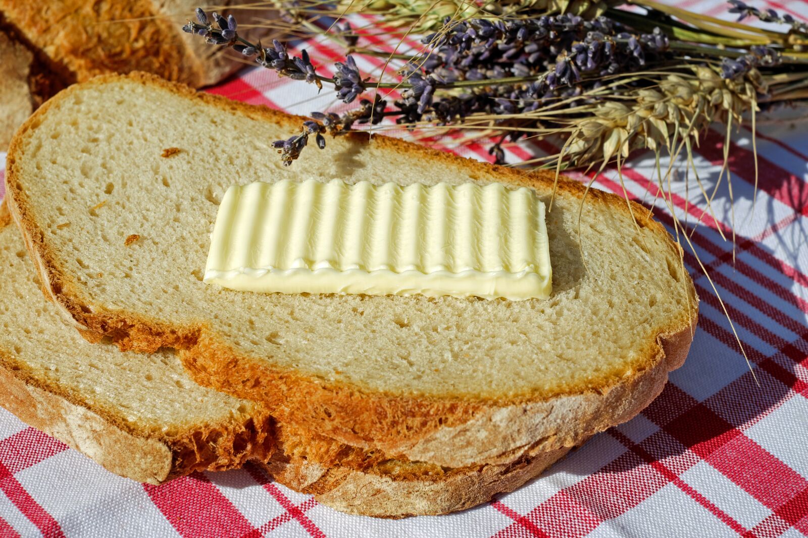 Fujifilm X-T10 + Fujifilm XF 35mm F1.4 R sample photo. Bread and butter, bread photography