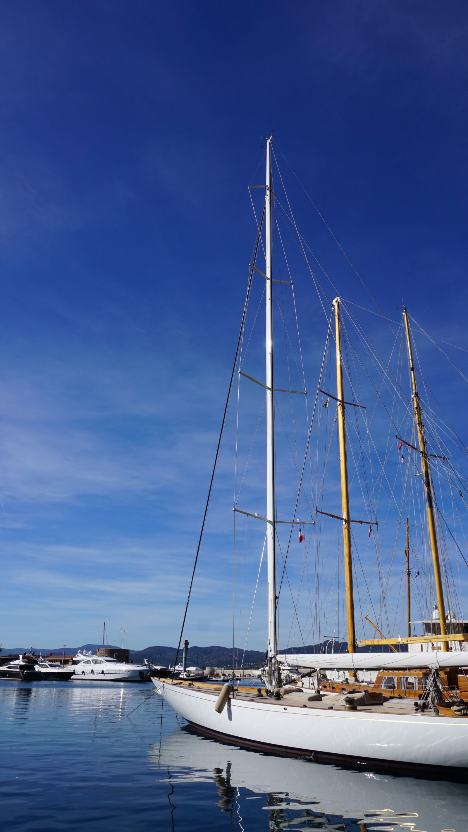 Sony E 16-50mm F3.5-5.6 PZ OSS sample photo. Sailing vessel, ship, port photography