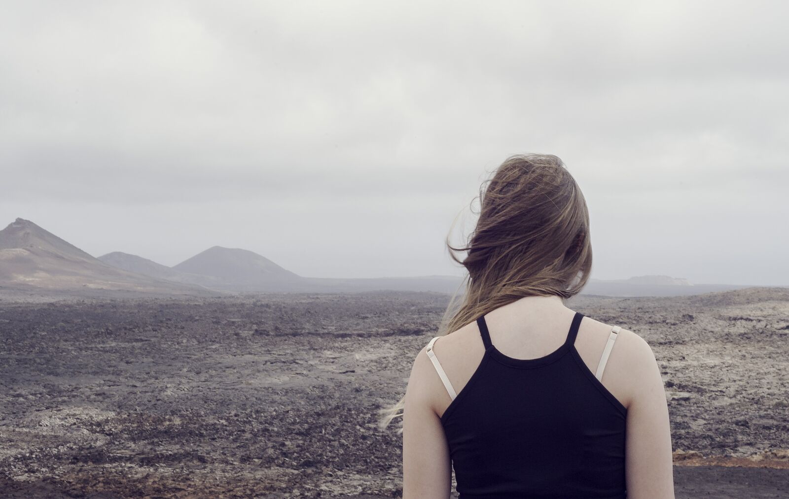 Nikon D700 sample photo. Desert, foggy, girl photography