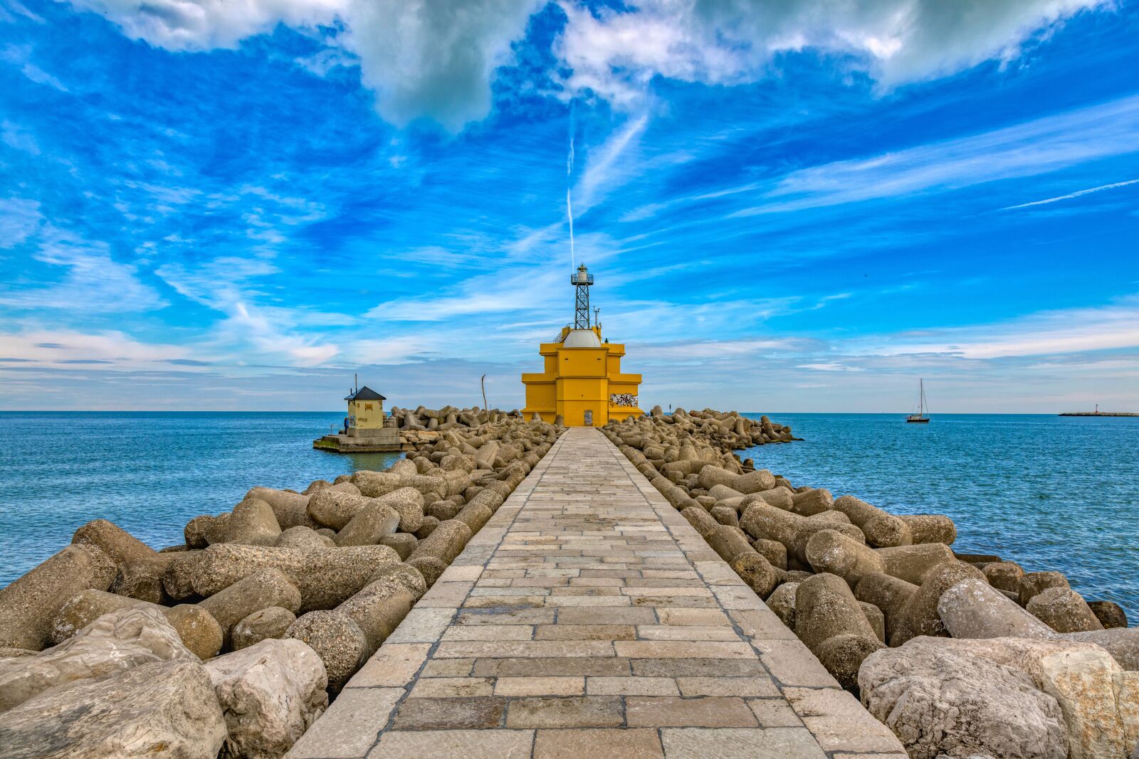 Canon EOS 5D Mark IV sample photo. Italy, lighthouse, sea photography