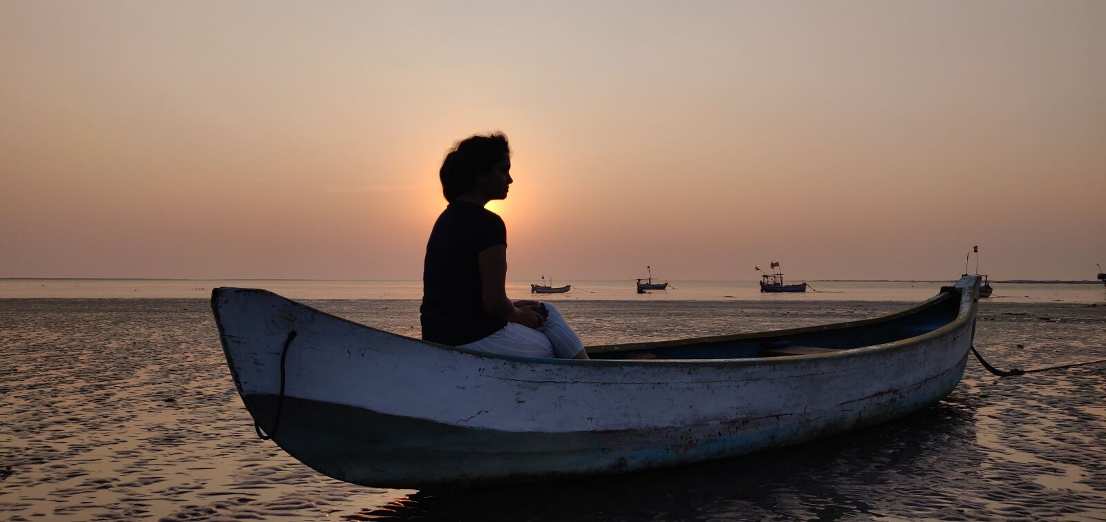 OnePlus A6000 sample photo. Beach, sunset, boat photography