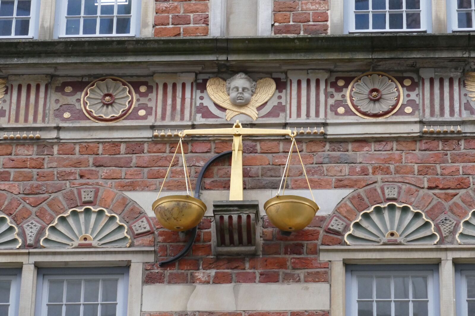 Panasonic Lumix DMC-FZ1000 sample photo. Bremen, hanseatic city, architecture photography