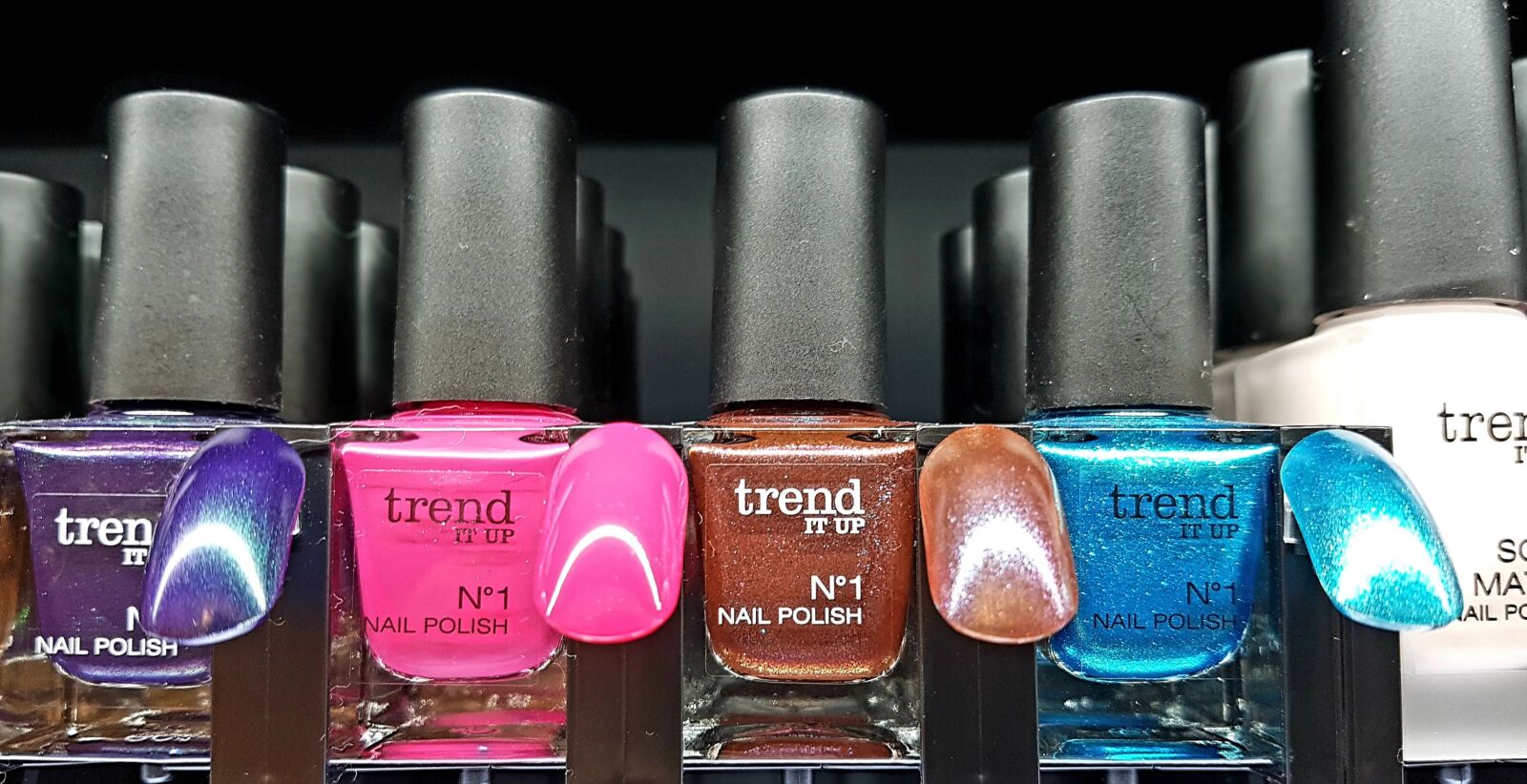 Samsung Galaxy S7 Edge sample photo. Nail varnish, cosmetics, trend photography