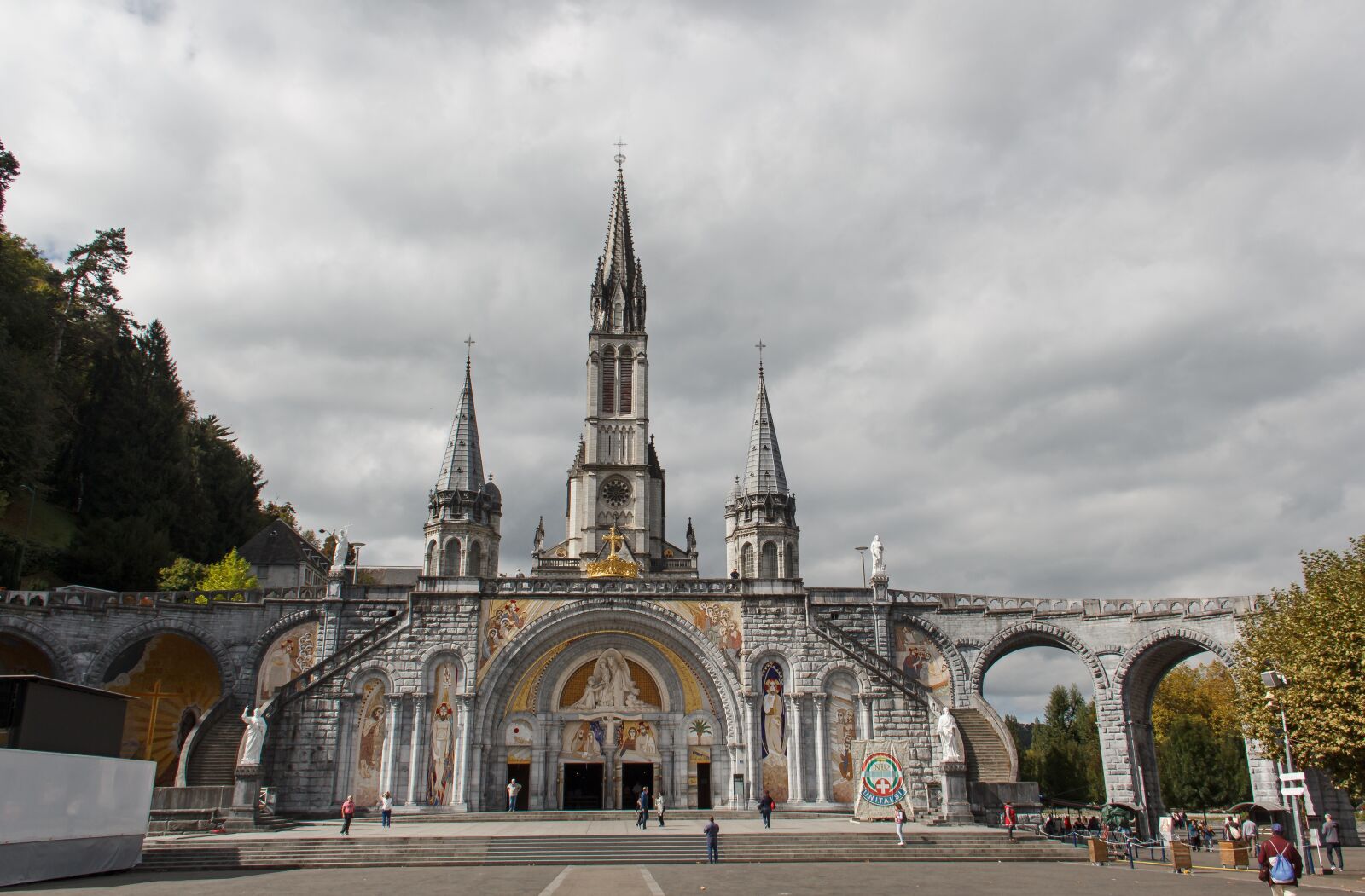 Canon EF-S 18-135mm F3.5-5.6 IS sample photo. Pilgrimage church, lourdes, france photography