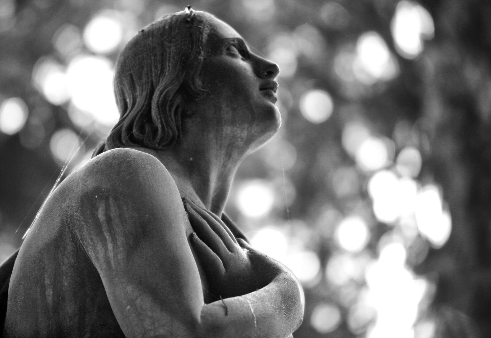 Canon EOS 5D Mark II sample photo. Cemetery, statue, ancient photography