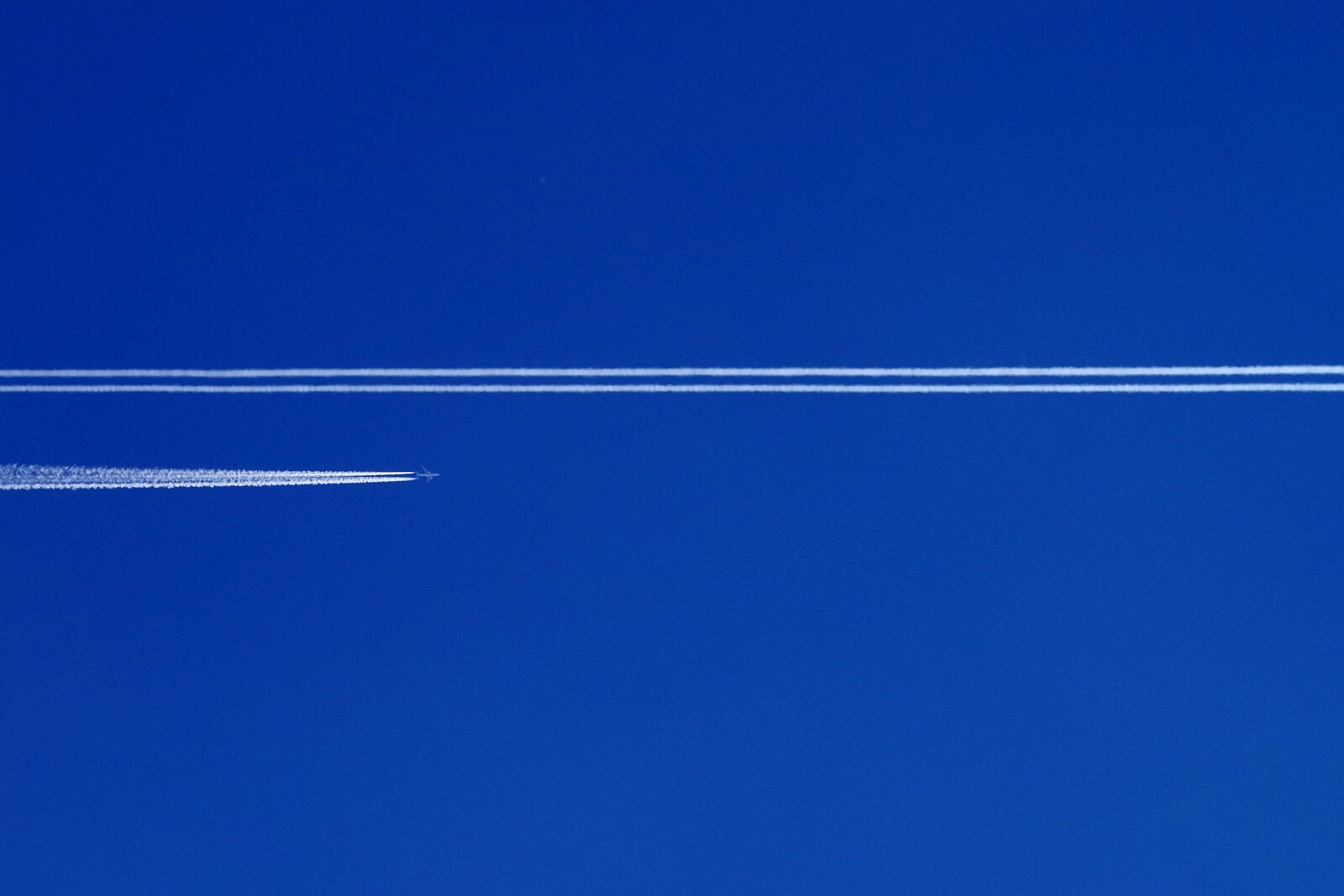 Pentax K-30 sample photo. Aircraft, flying, stripes photography