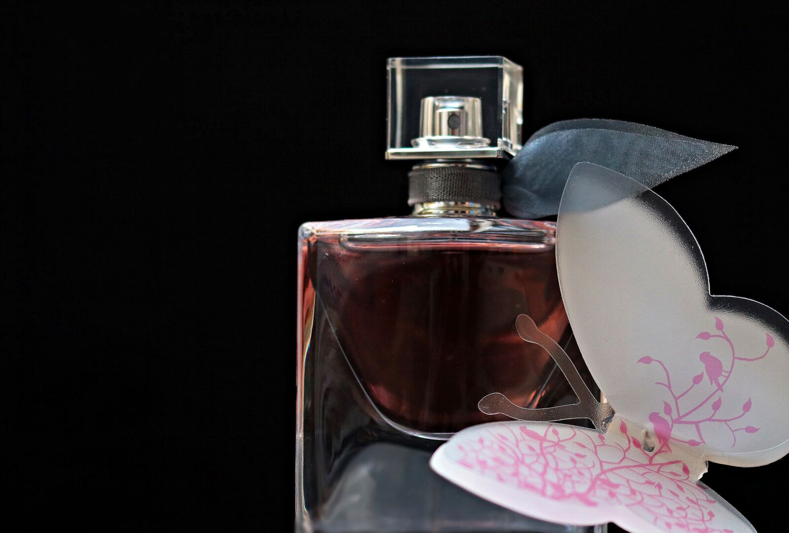 Canon EOS 80D sample photo. Perfume, flacon, glass bottle photography