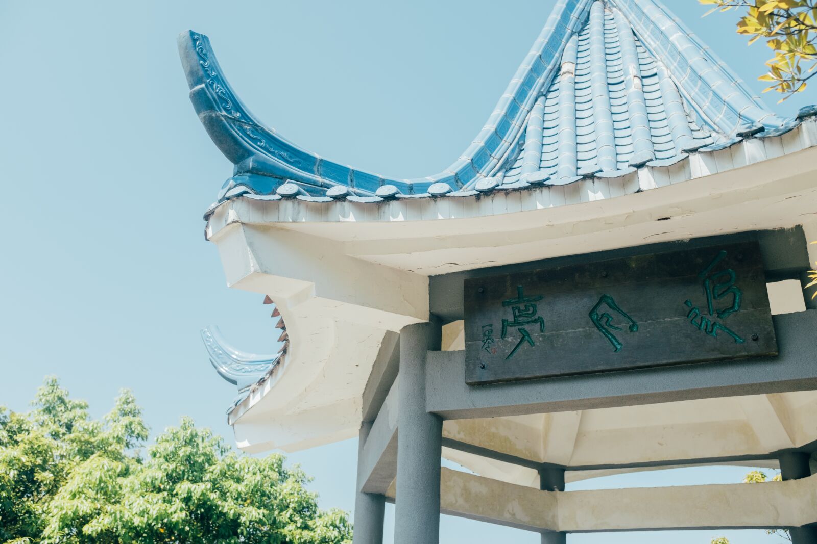 Fujifilm X100F sample photo. Outdoor, wood, building photography