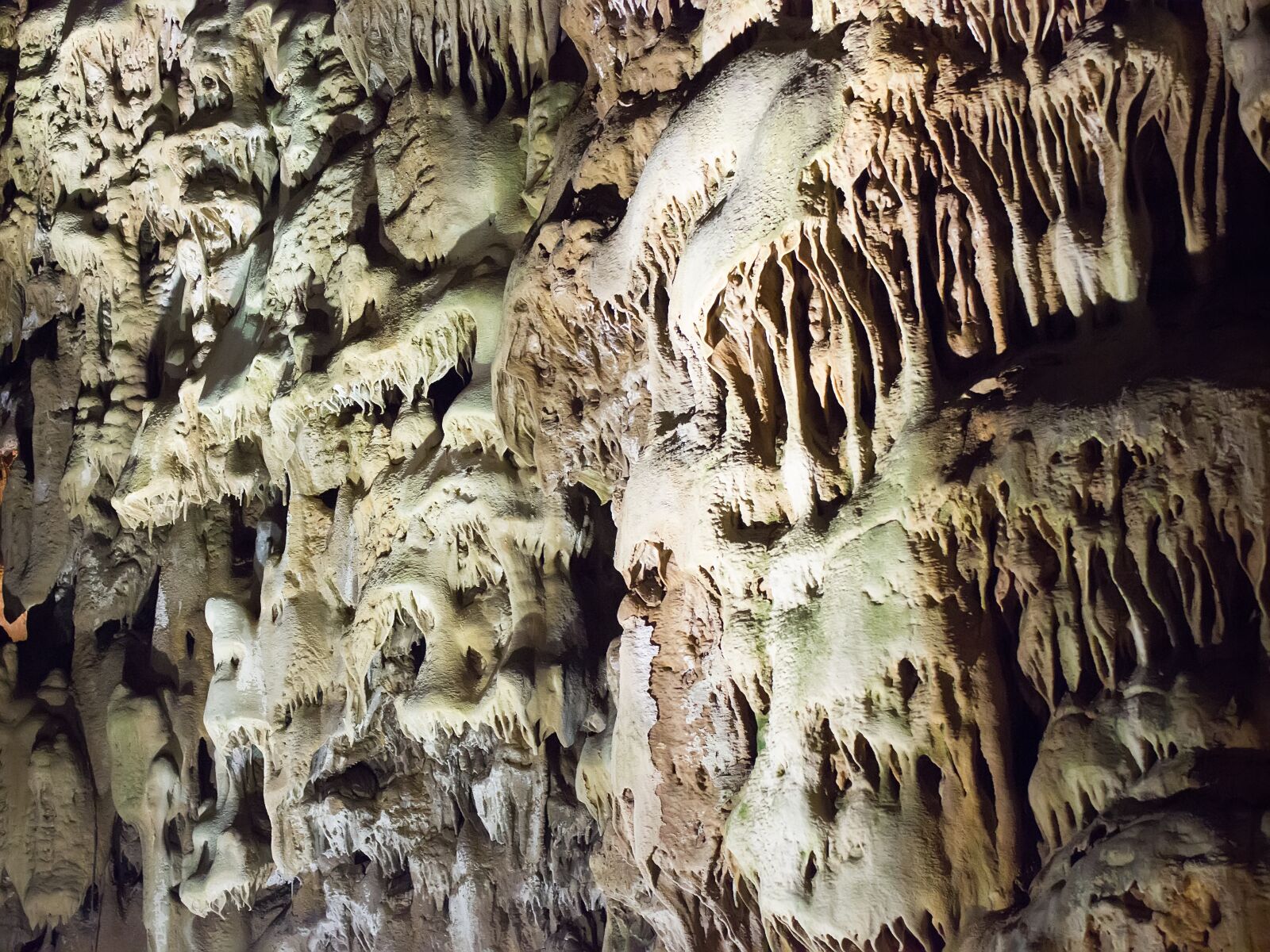 Canon EOS 550D (EOS Rebel T2i / EOS Kiss X4) sample photo. Cave, scary, dark photography