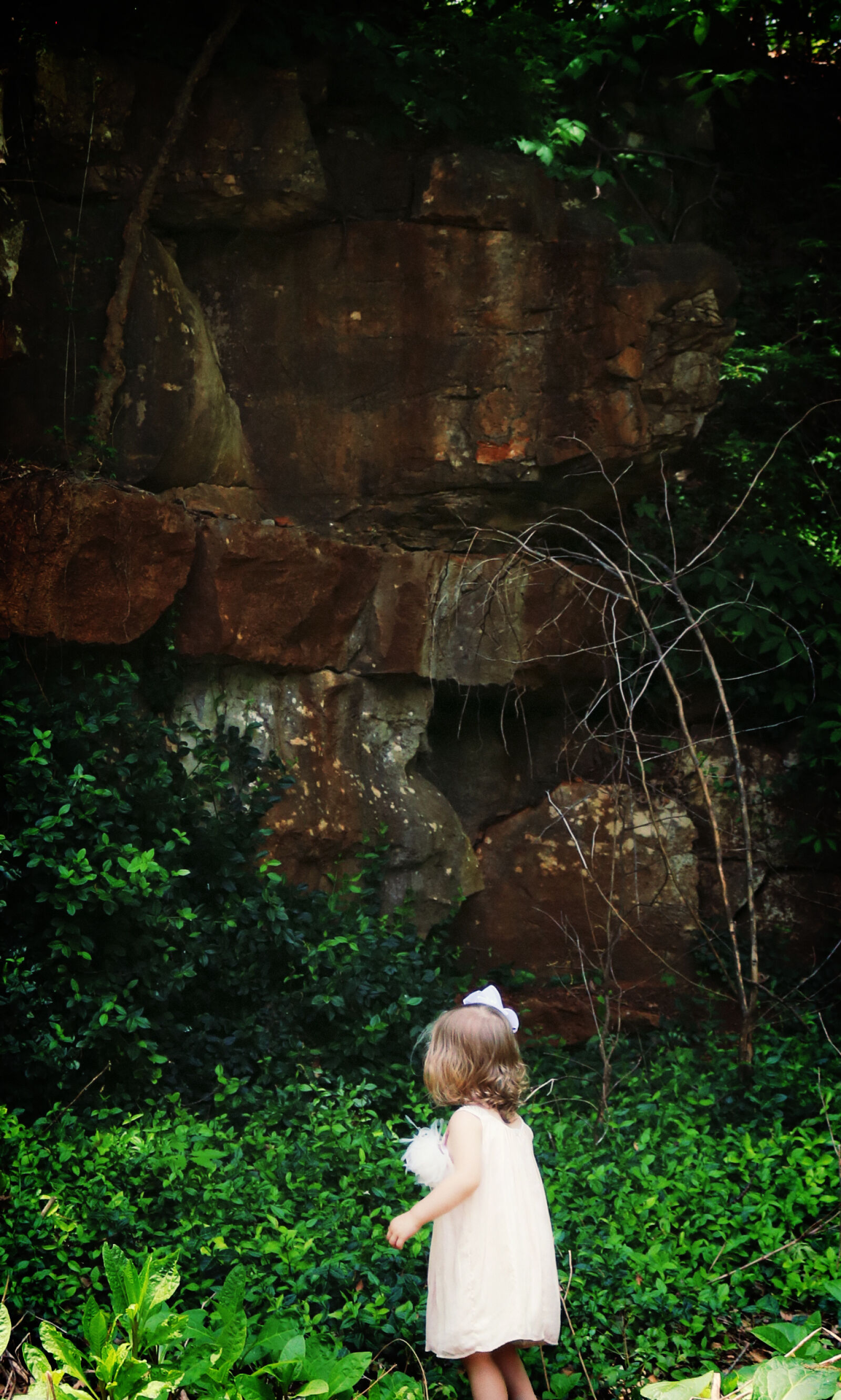 Canon EOS 750D (EOS Rebel T6i / EOS Kiss X8i) sample photo. Girl, in, white, tank photography