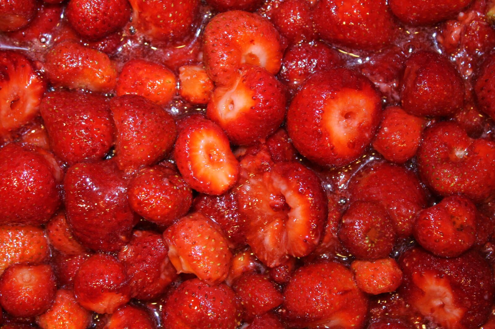 Canon EOS 1100D (EOS Rebel T3 / EOS Kiss X50) sample photo. Strawberries, red, fruits photography
