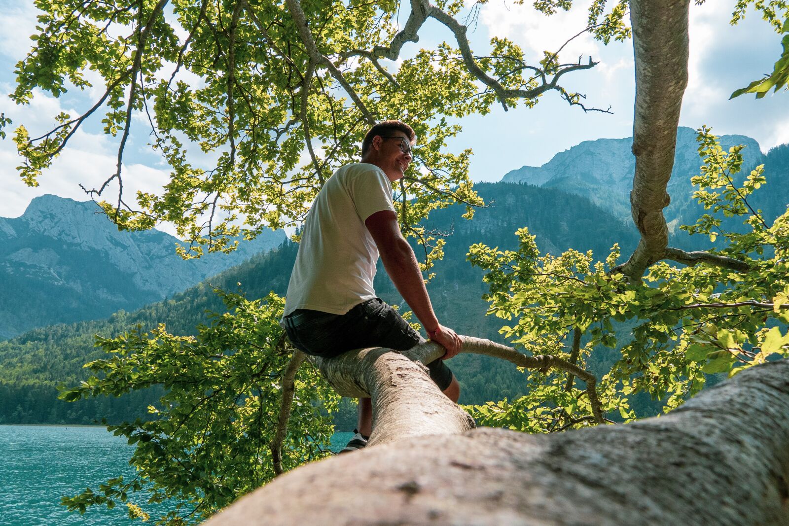 Sony E 18-135mm F3.5-5.6 OSS sample photo. Lake, sea, traunsee photography