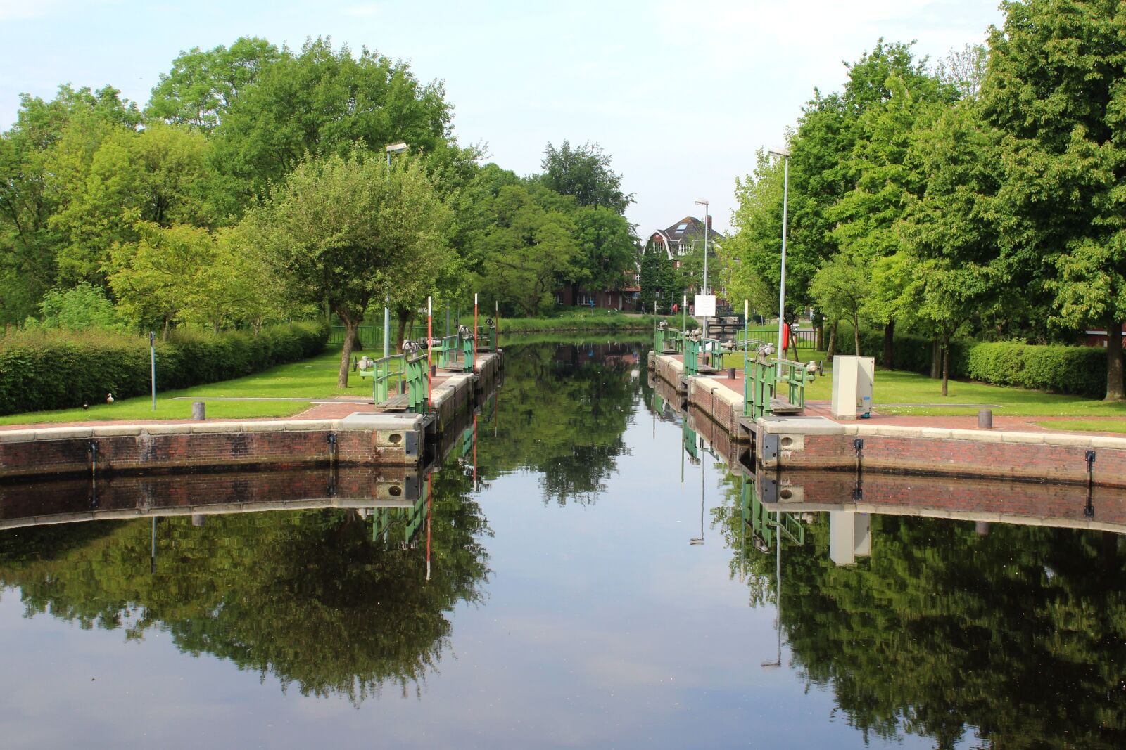 Canon EOS 600D (Rebel EOS T3i / EOS Kiss X5) sample photo. Water lock, water, harbour photography