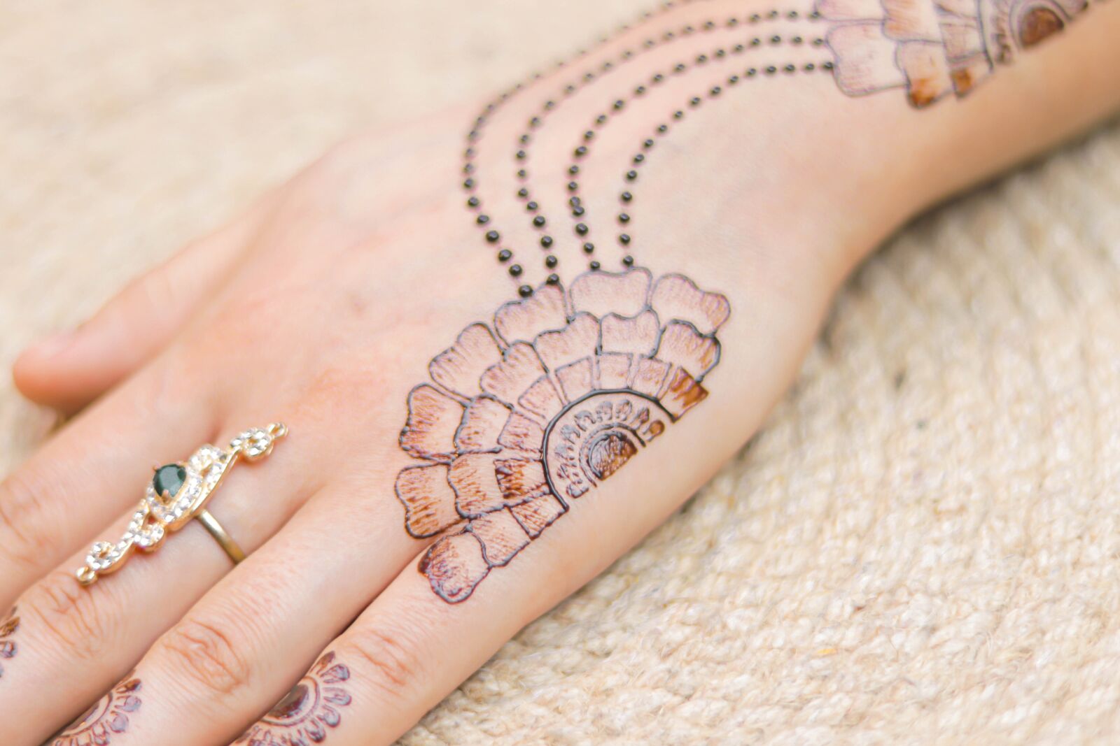 Canon EOS 80D sample photo. Jewellery, henna art, girl photography