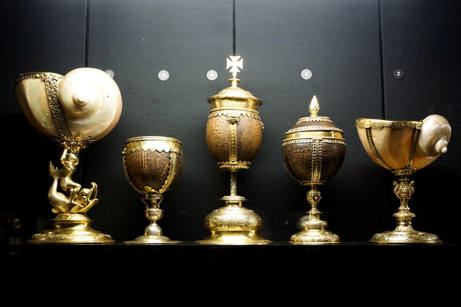 Sony E 16-50mm F3.5-5.6 PZ OSS sample photo. Antique, coco, cracow, cups photography