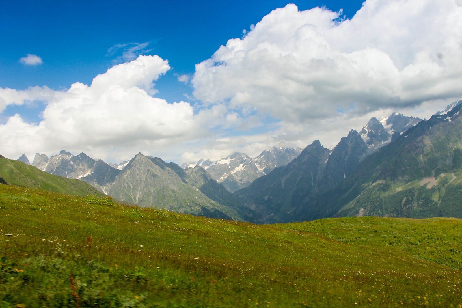 Canon EOS 700D (EOS Rebel T5i / EOS Kiss X7i) sample photo. Skies, georgy, mountains photography