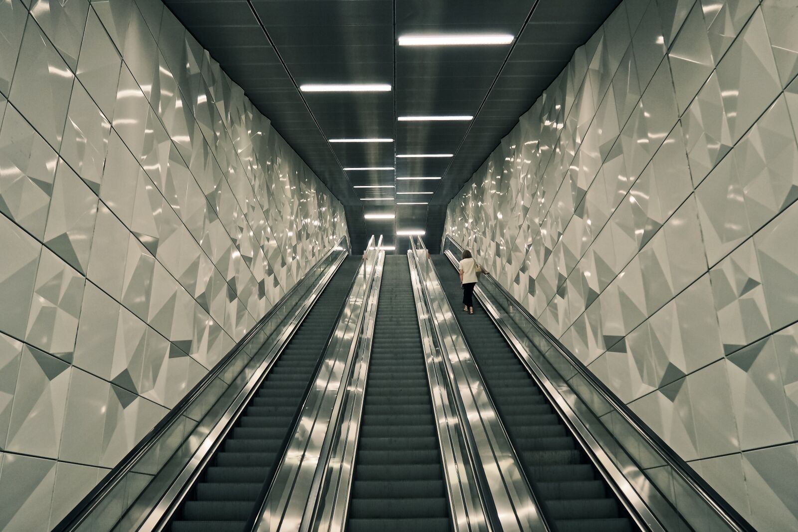 Olympus OM-D E-M10 sample photo. Escalator, metro, stairs photography