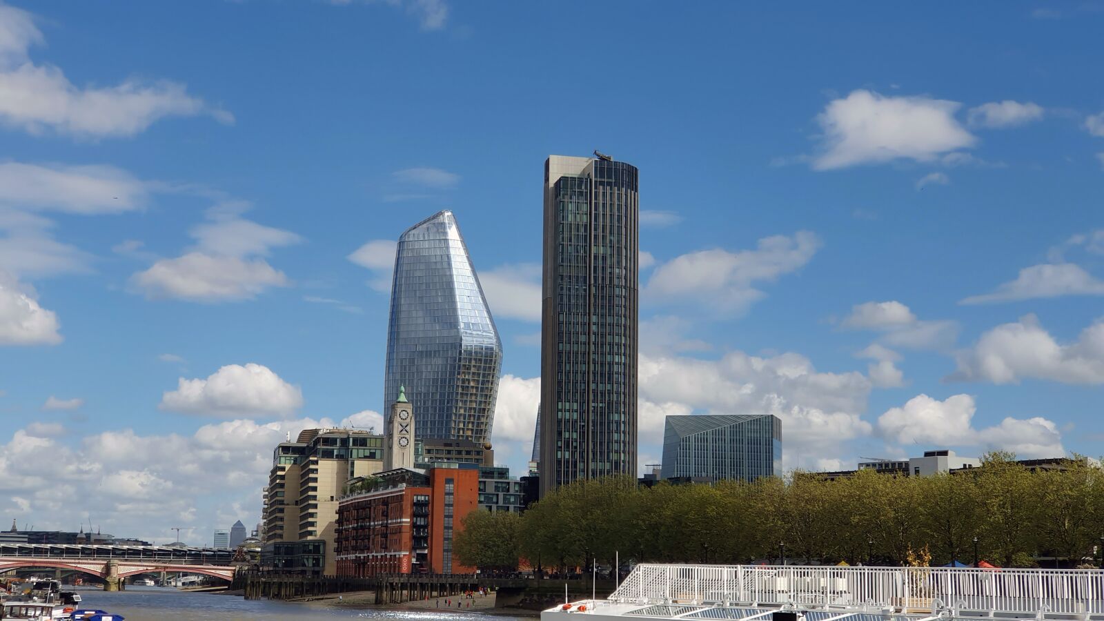 Samsung Galaxy S10 sample photo. London, office buildings, skyscraper photography