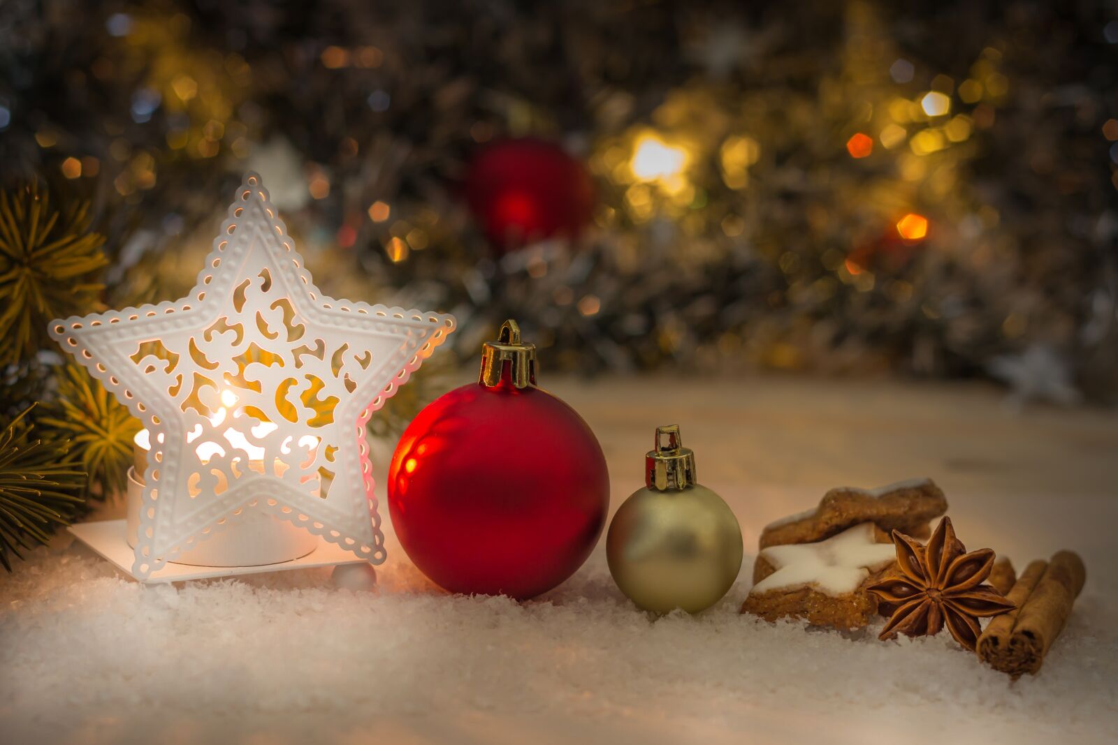 Canon EOS 600D (Rebel EOS T3i / EOS Kiss X5) + Canon EF 50mm F1.8 II sample photo. Christmas, gift, deco photography