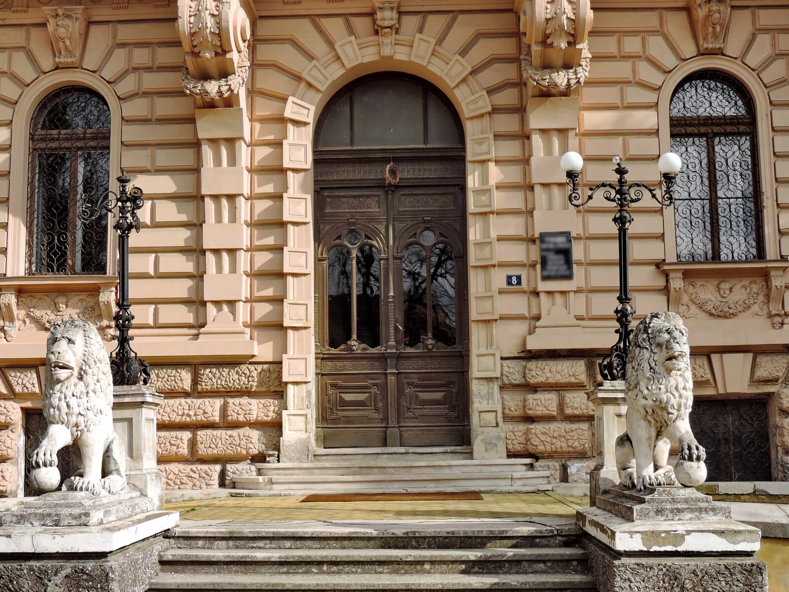 Nikon Coolpix P520 sample photo. Front door, palace, residence photography