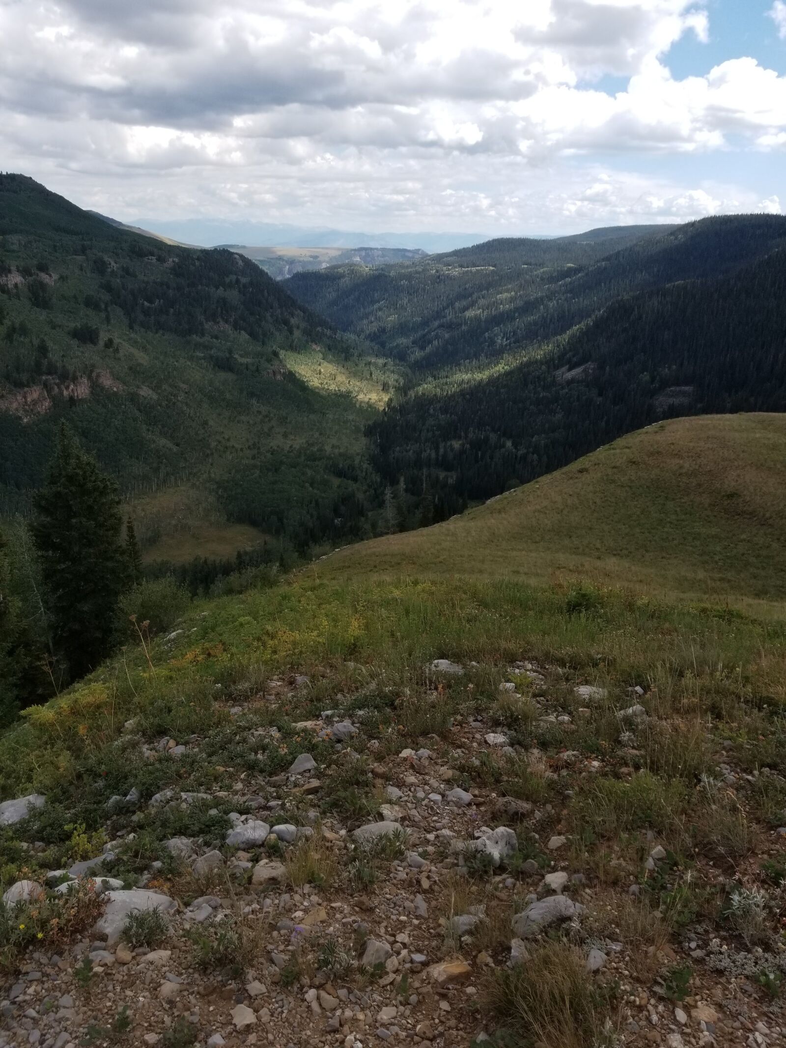 Samsung Galaxy S8 sample photo. Mountain, clouds, valley photography