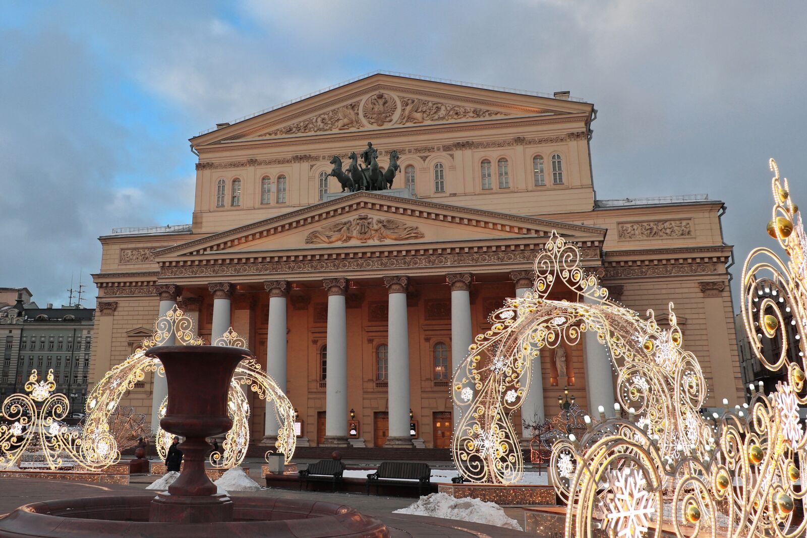 Canon EOS 200D (EOS Rebel SL2 / EOS Kiss X9) sample photo. Moscow, large, theatre photography