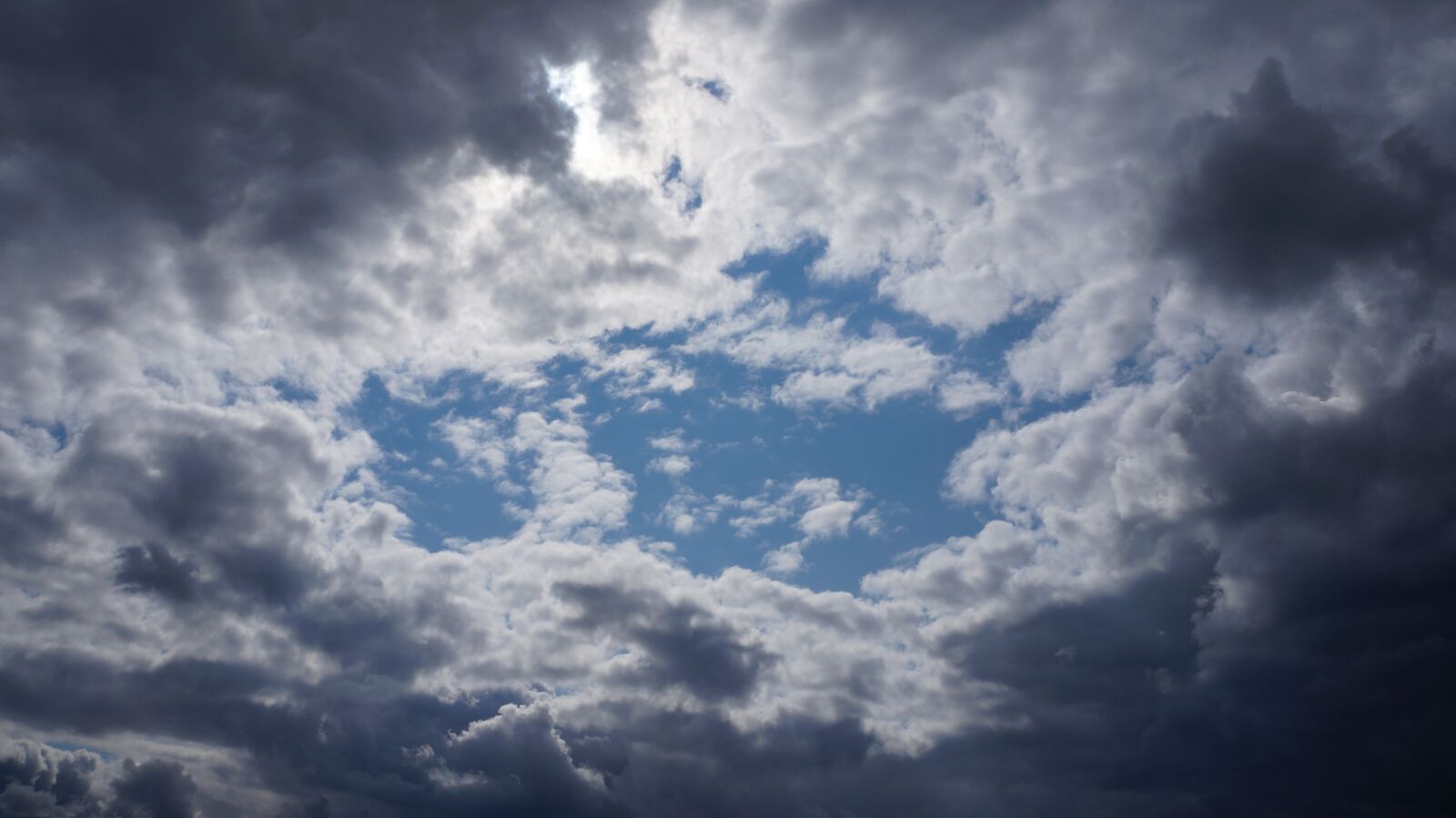 Sony Alpha a3000 + Sony E 18-55mm F3.5-5.6 OSS sample photo. Nature, weather, cloud photography