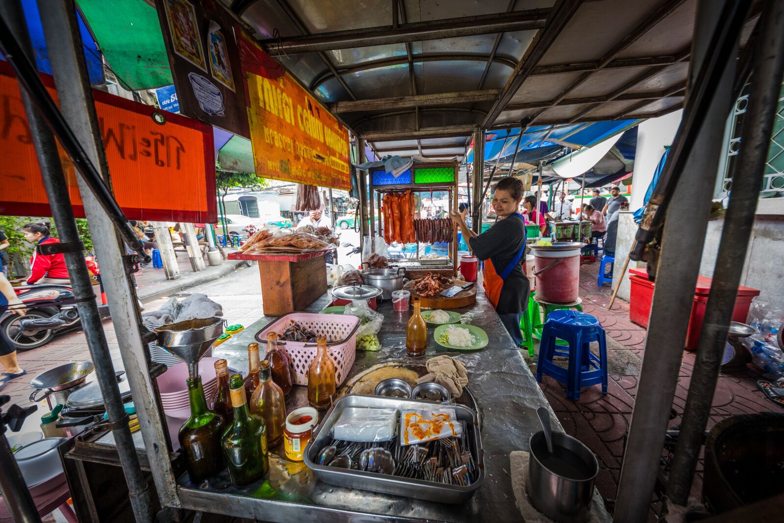 Canon EOS 5D Mark IV sample photo. Bangkok, thailand, street food photography