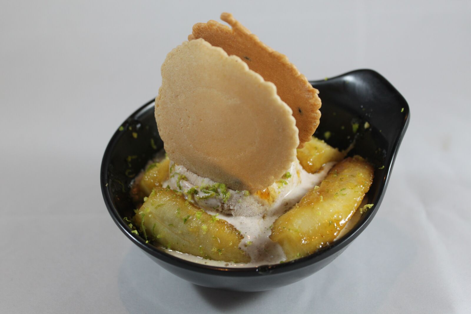 Canon EOS 500D (EOS Rebel T1i / EOS Kiss X3) sample photo. Dessert, banana sharing, banana photography