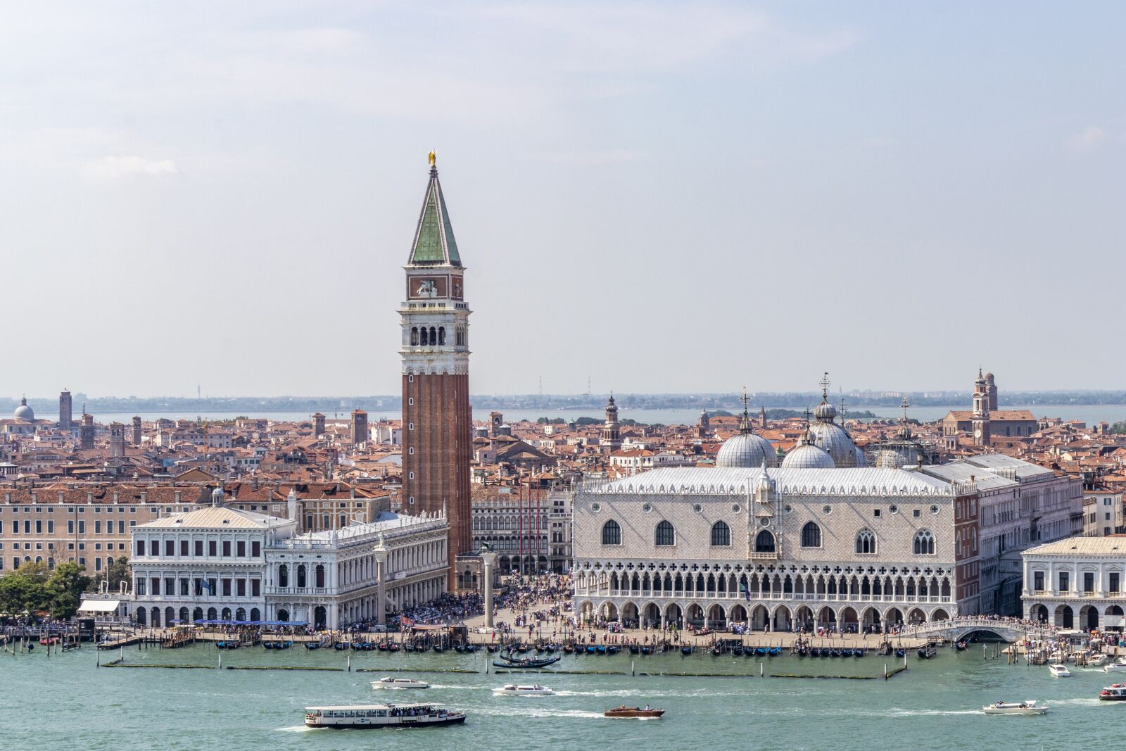 Canon EOS 77D (EOS 9000D / EOS 770D) sample photo. Venice, view, sea photography