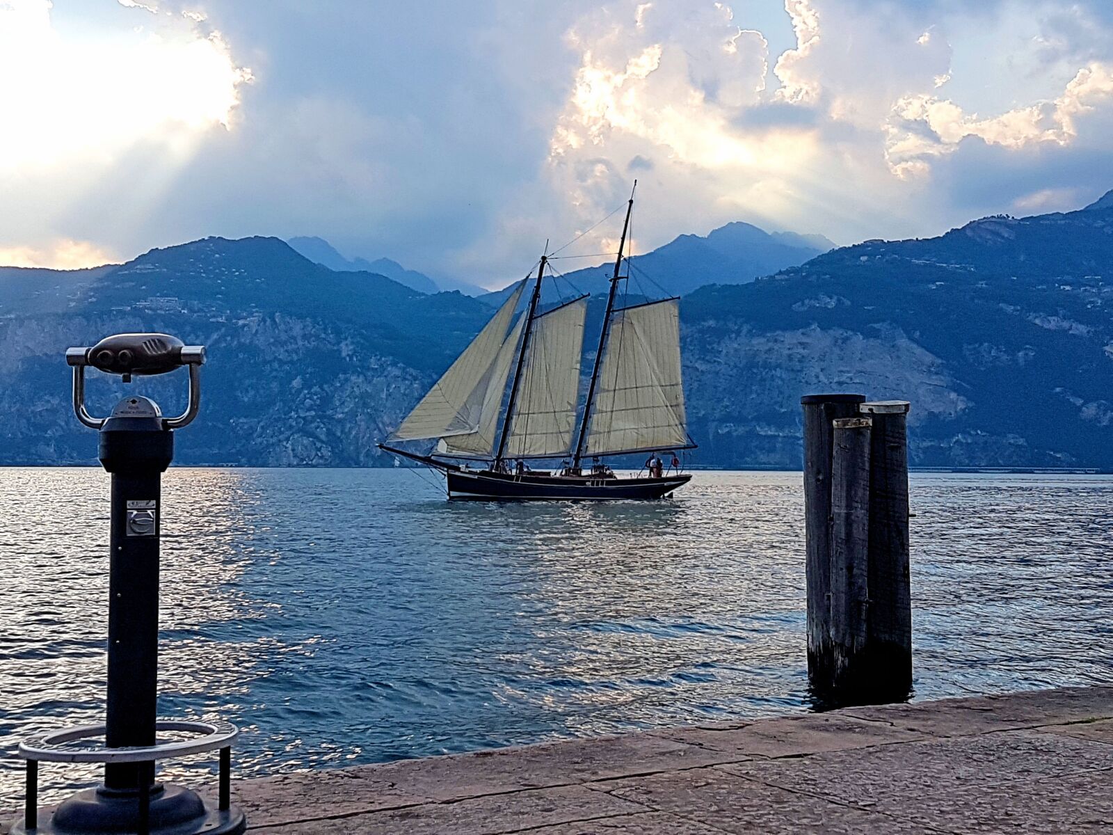 Samsung Galaxy S7 sample photo. Sailing boat, garda, malcesine photography