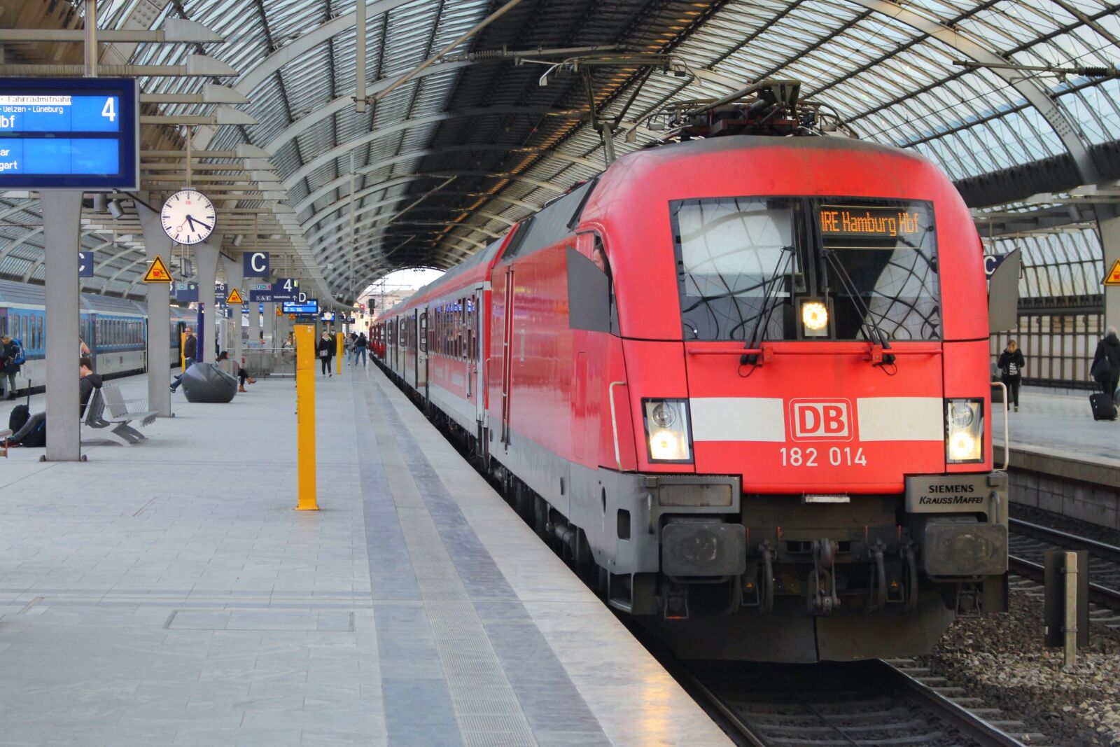 Canon EOS 700D (EOS Rebel T5i / EOS Kiss X7i) sample photo. Deutsche bahn, spandau, br182 photography