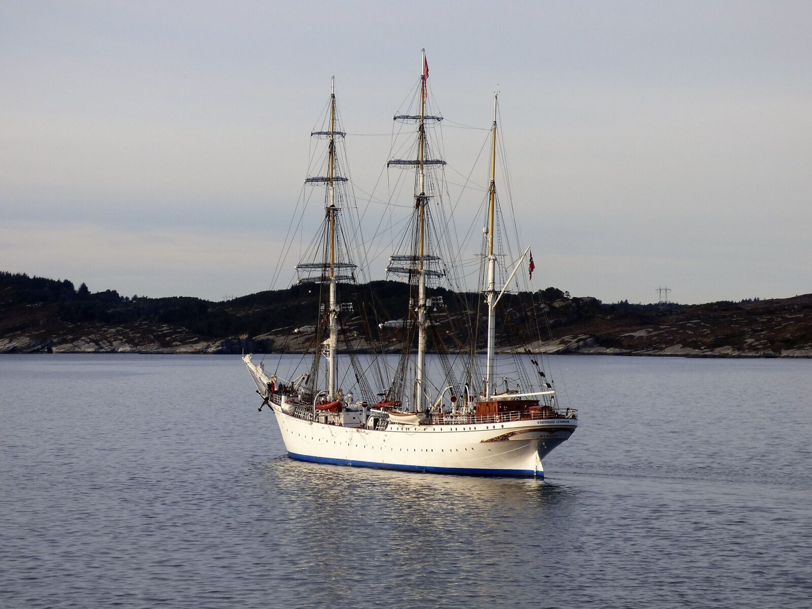 Panasonic DMC-FZ72 sample photo. Sailing vessel, norway, mountains photography
