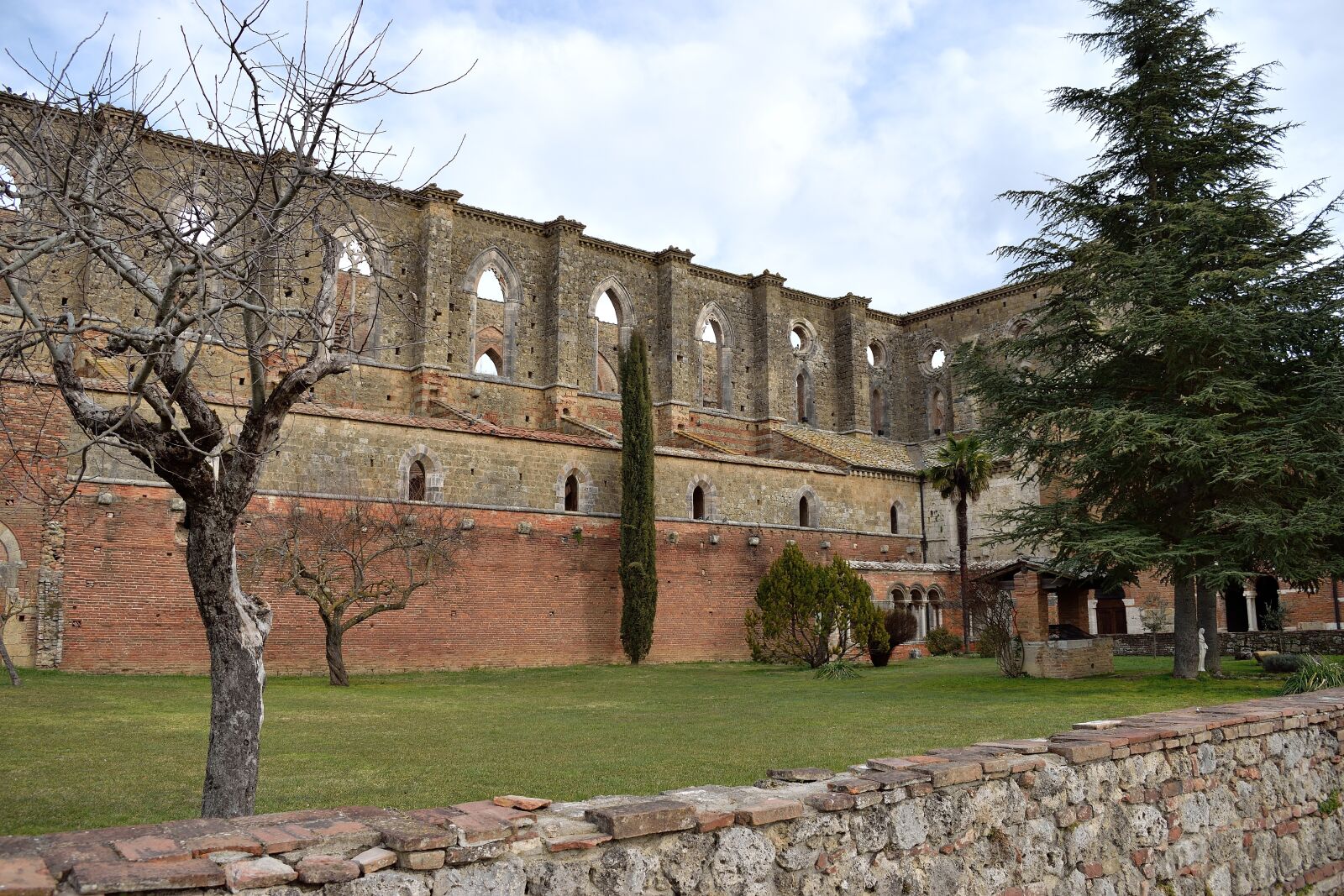 Nikon D3300 sample photo. Chiusdino, siena, abbey photography