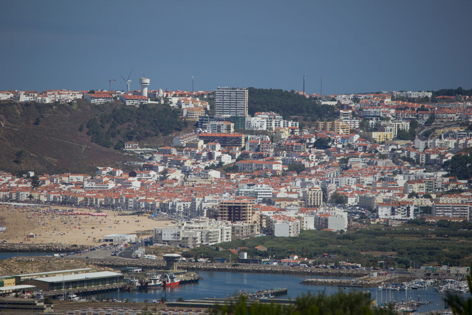 Canon EOS 550D (EOS Rebel T2i / EOS Kiss X4) + Canon EF-S 55-250mm F4-5.6 IS II sample photo. Nazare, portugal photography