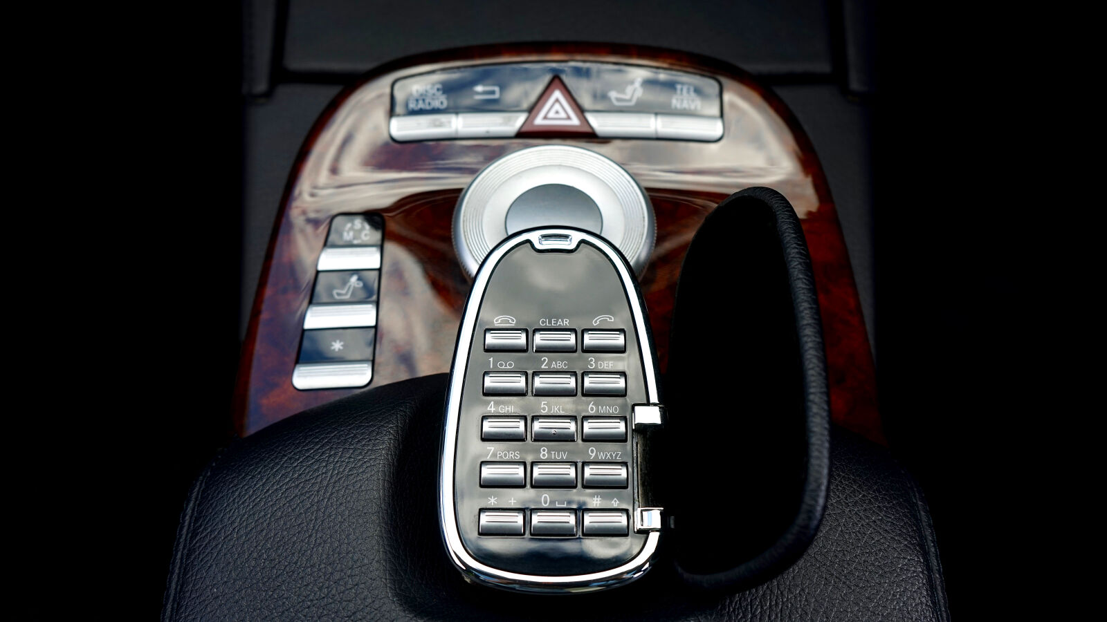 Sony a7 sample photo. Button, car, cellphone, communication photography