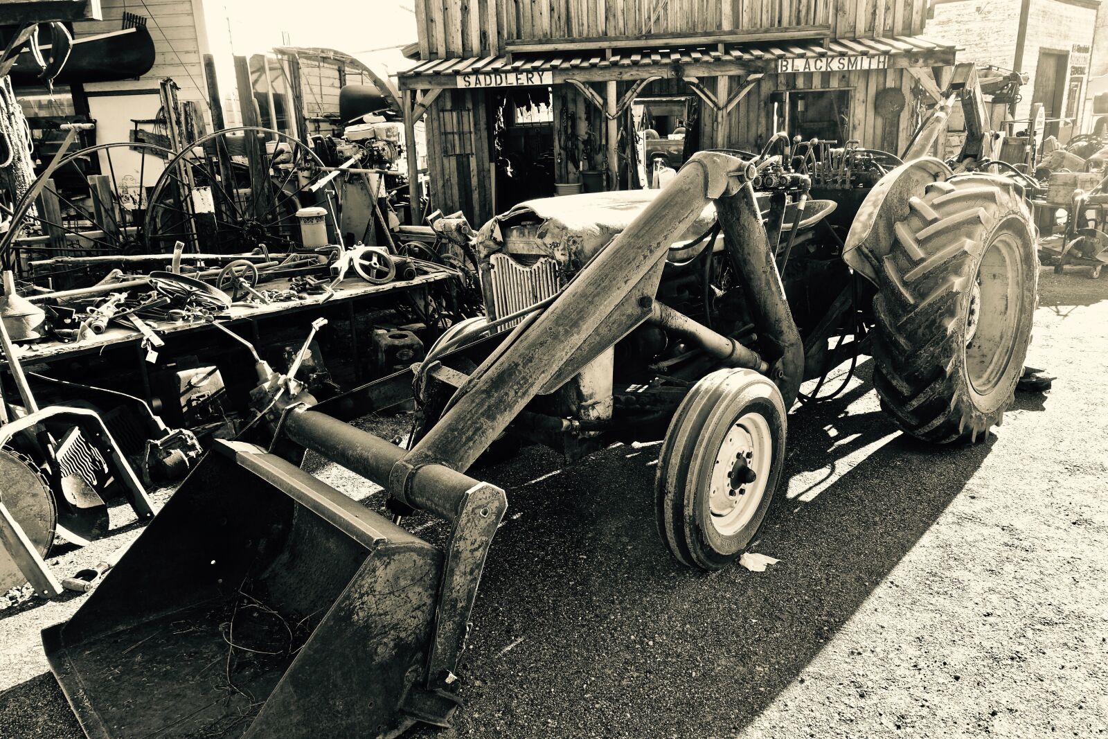 Sony Cyber-shot DSC-RX100 III sample photo. Tractor, old, used photography