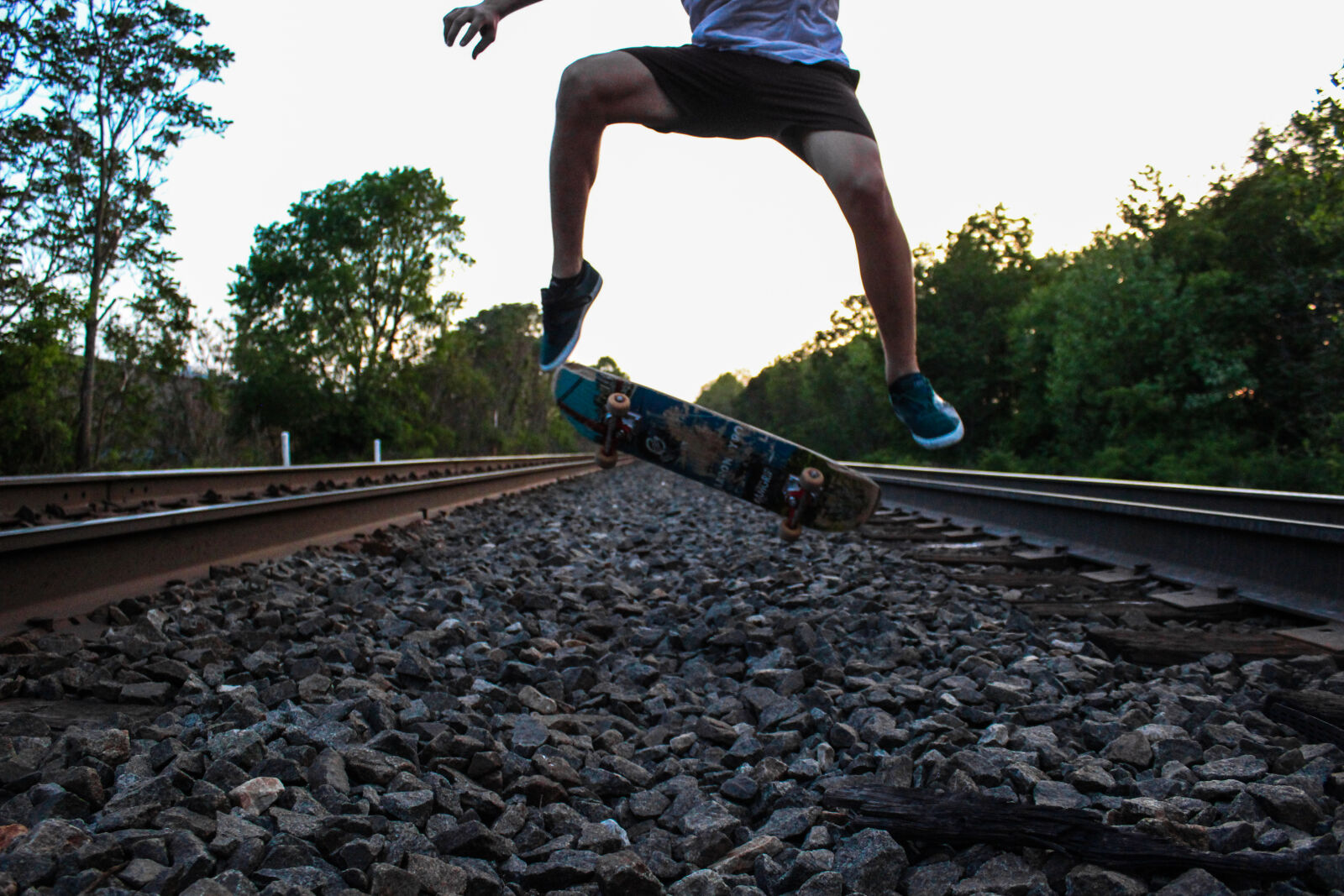 Canon EOS 600D (Rebel EOS T3i / EOS Kiss X5) sample photo. Evening, kickflip, rocks, skate photography