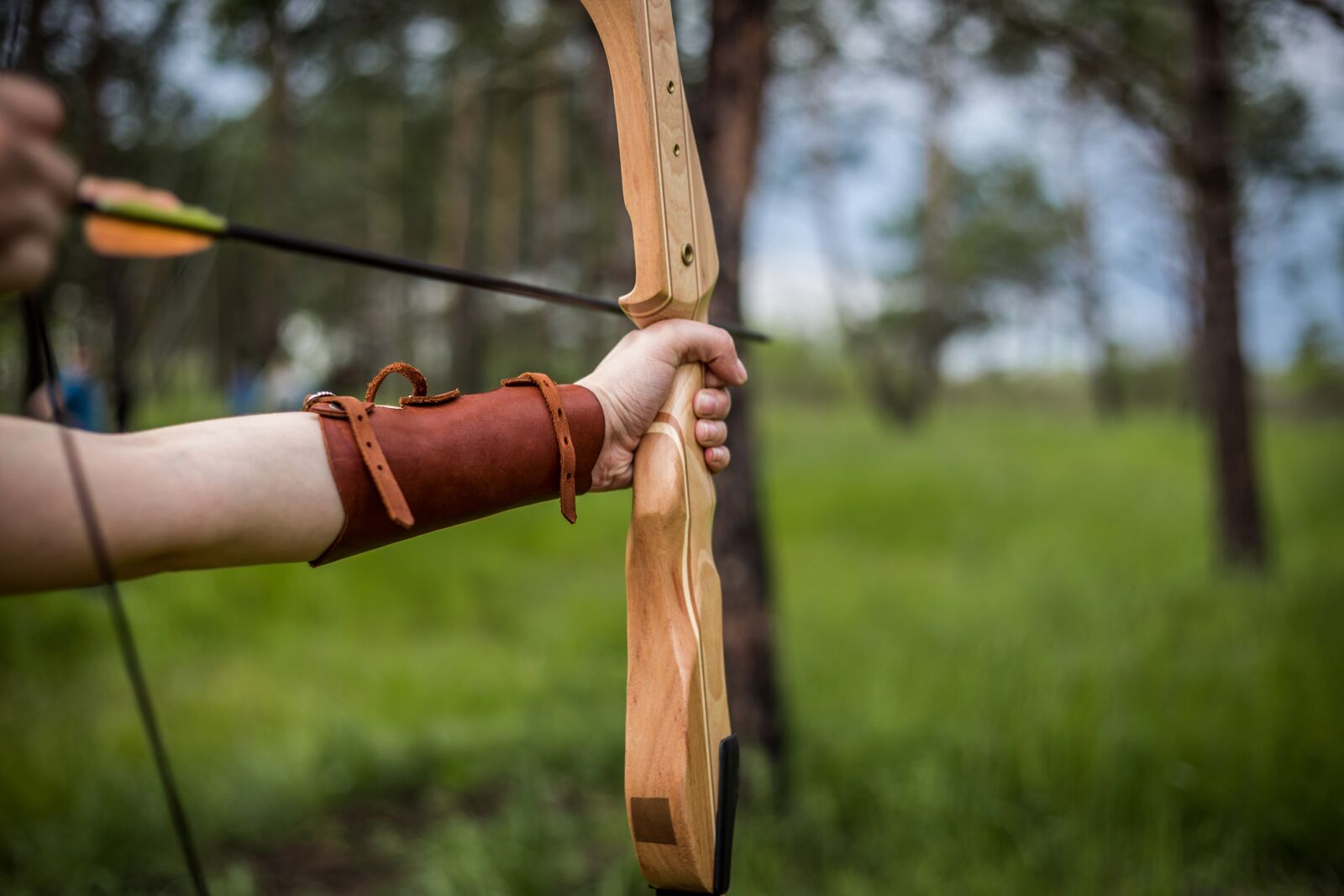 Canon EF 50mm F1.8 II sample photo. Arrow, hand, shooting photography