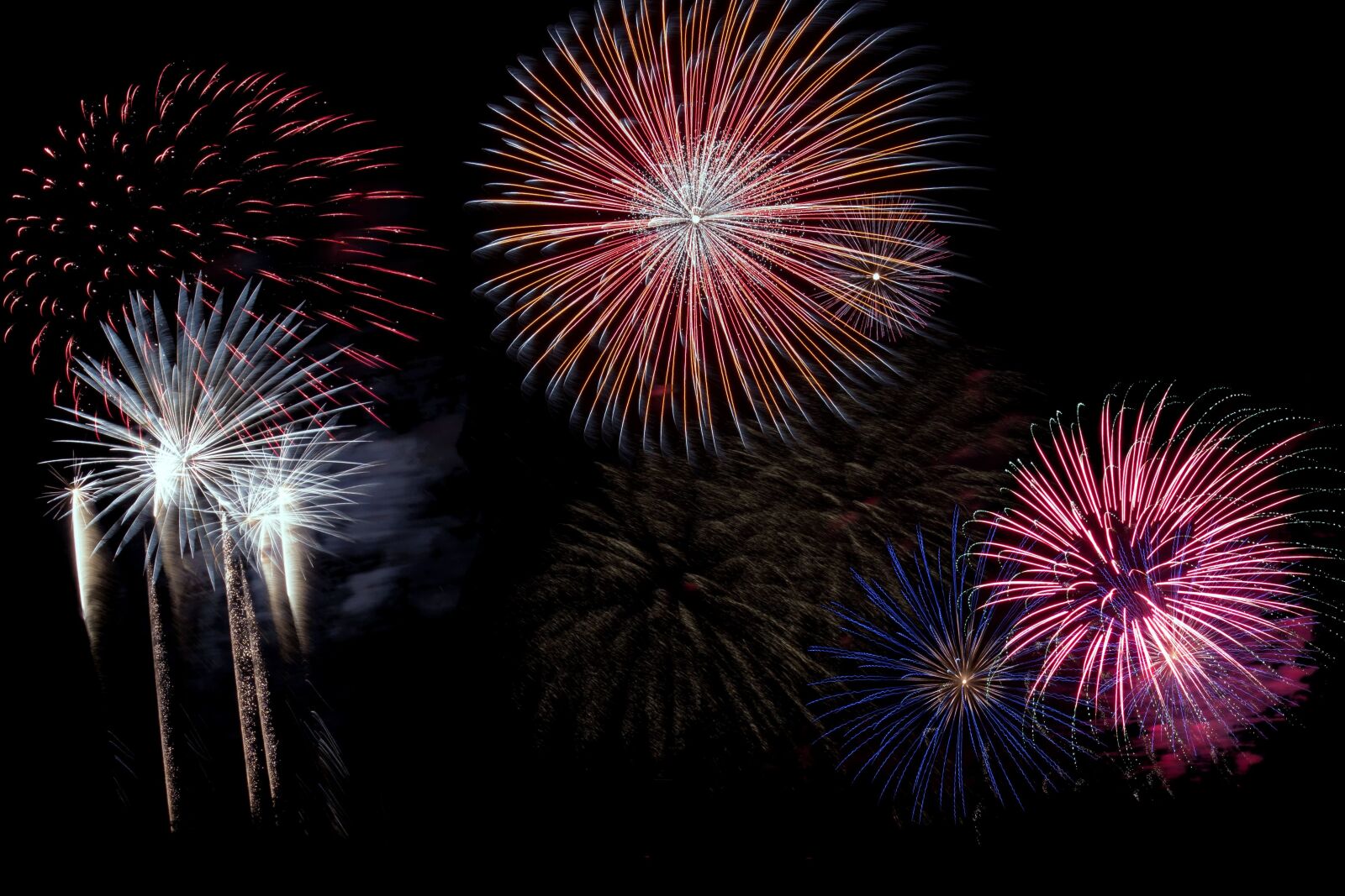 Canon EF-S 55-250mm F4-5.6 IS II sample photo. New year eve, fireworks photography