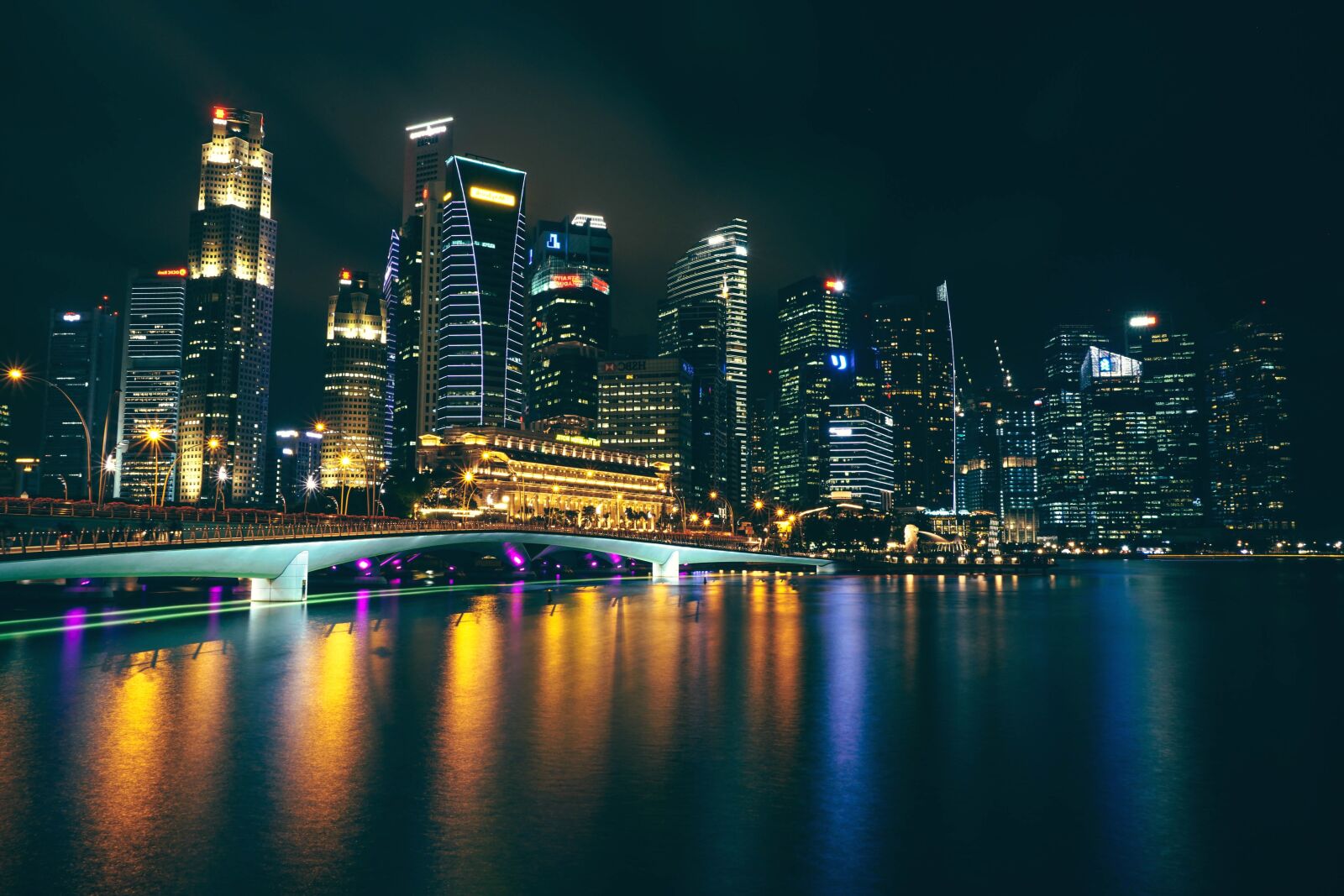 Sony a7 II + Sony FE 24-240mm F3.5-6.3 OSS sample photo. Skyscrapers, urban, water, downtown photography