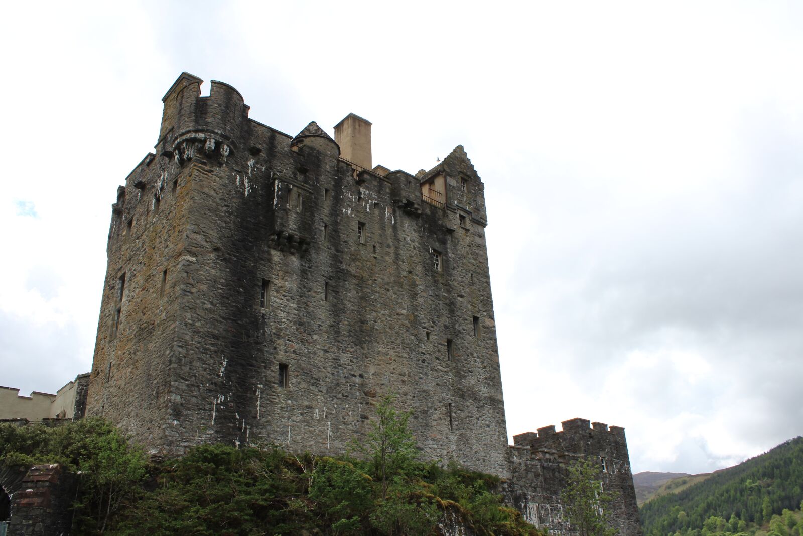 Canon EOS 1300D (EOS Rebel T6 / EOS Kiss X80) sample photo. Eilean donan castle, scotland photography
