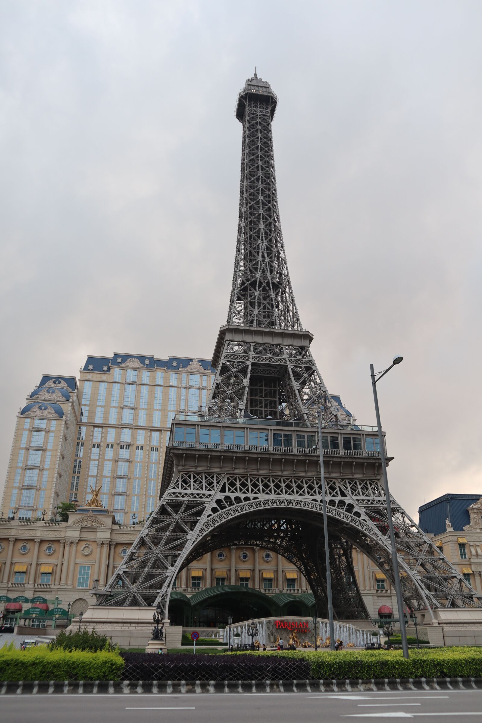 Canon EOS M50 (EOS Kiss M) sample photo. The parisian macau, parisian photography